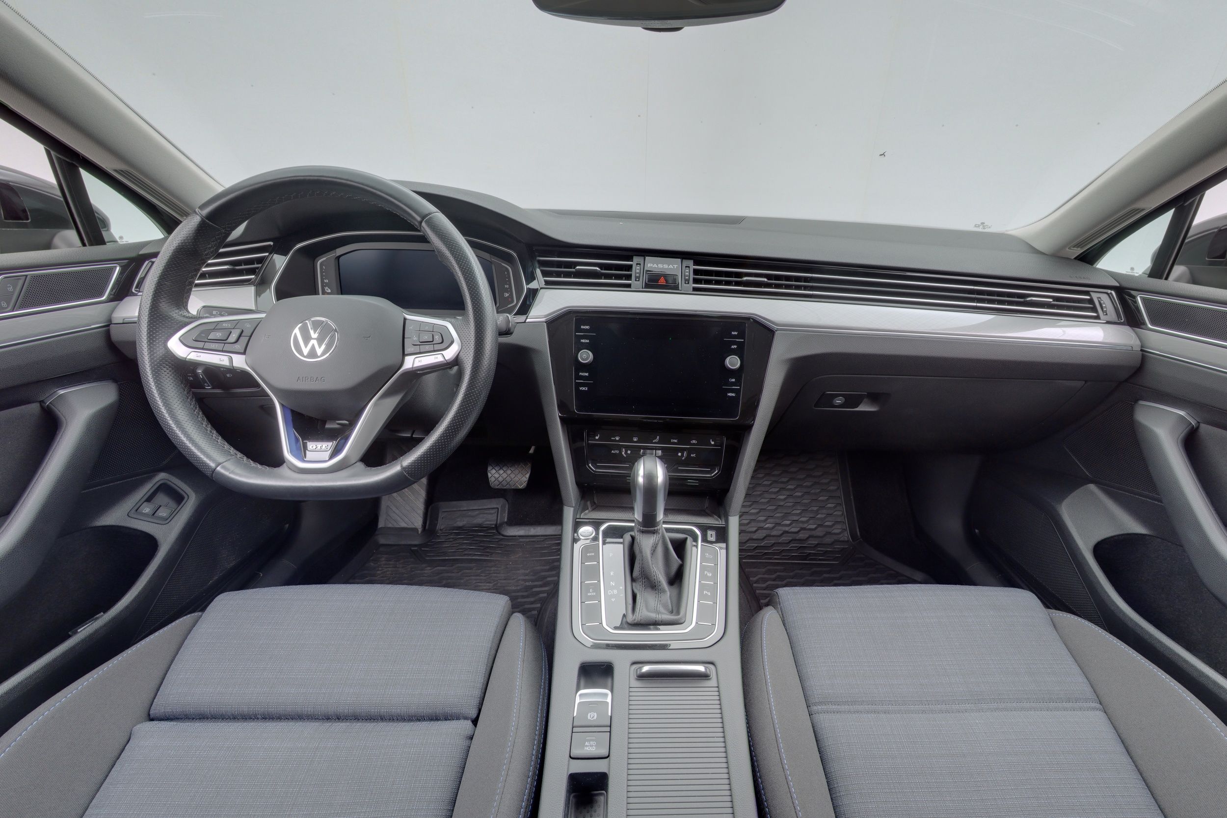 Volkswagen Passat 2021, photo 7/37