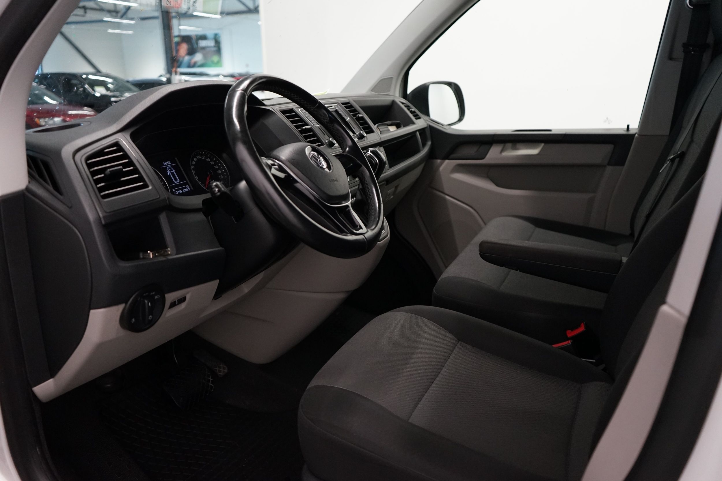 Volkswagen Transporter 2019, kuva 7/20