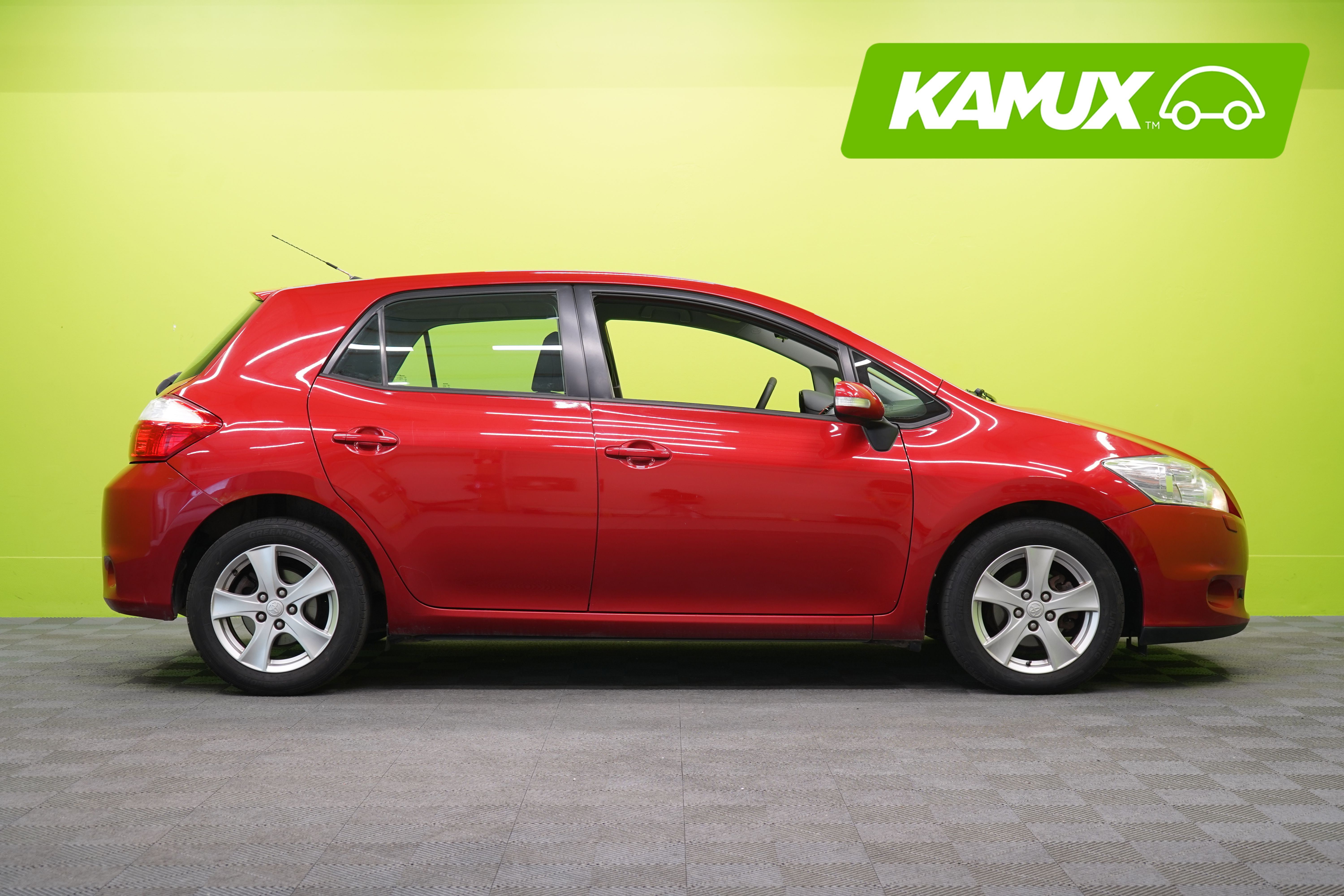 Toyota Auris 2012, kuva 2/24