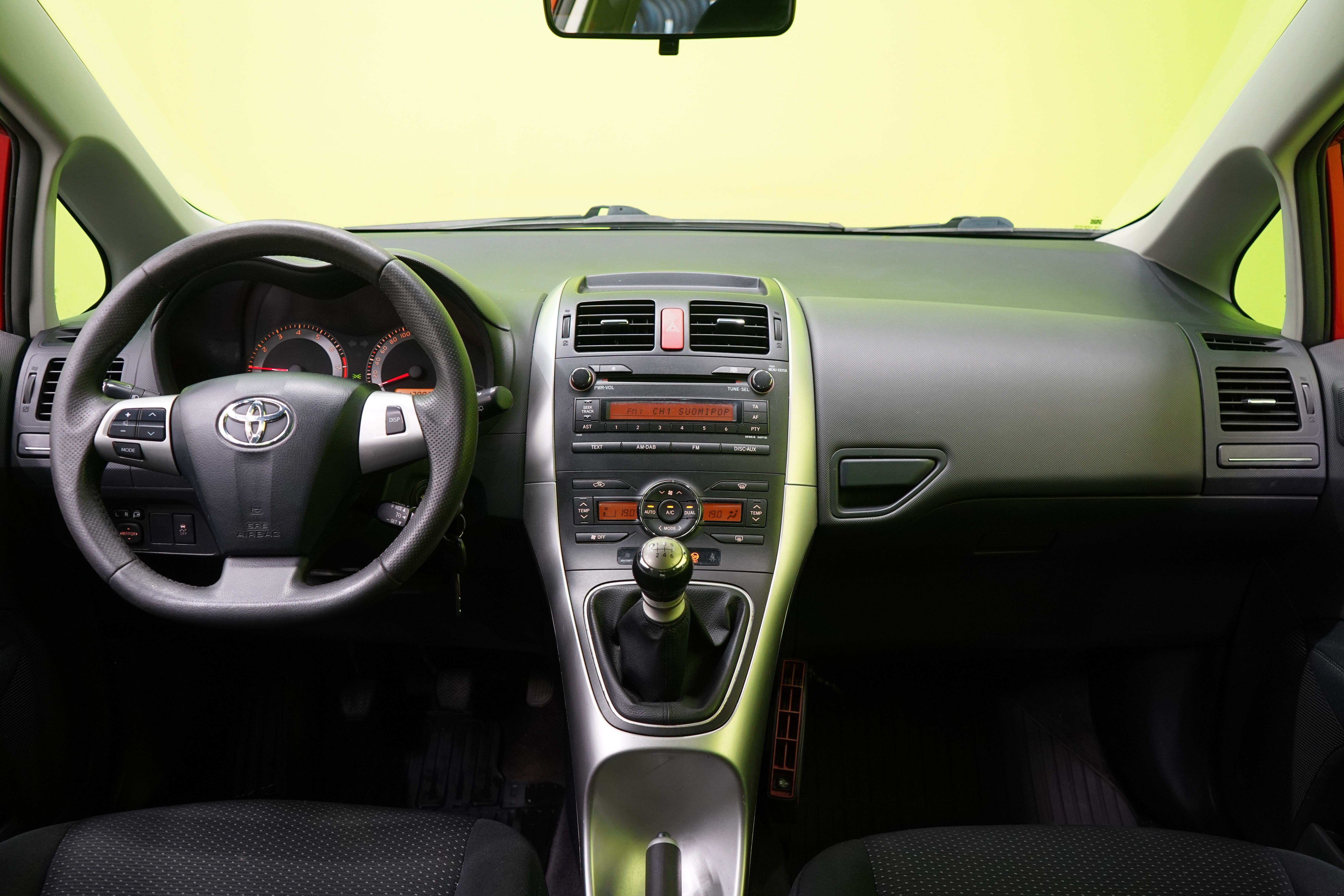 Toyota Auris 2012, kuva 6/24