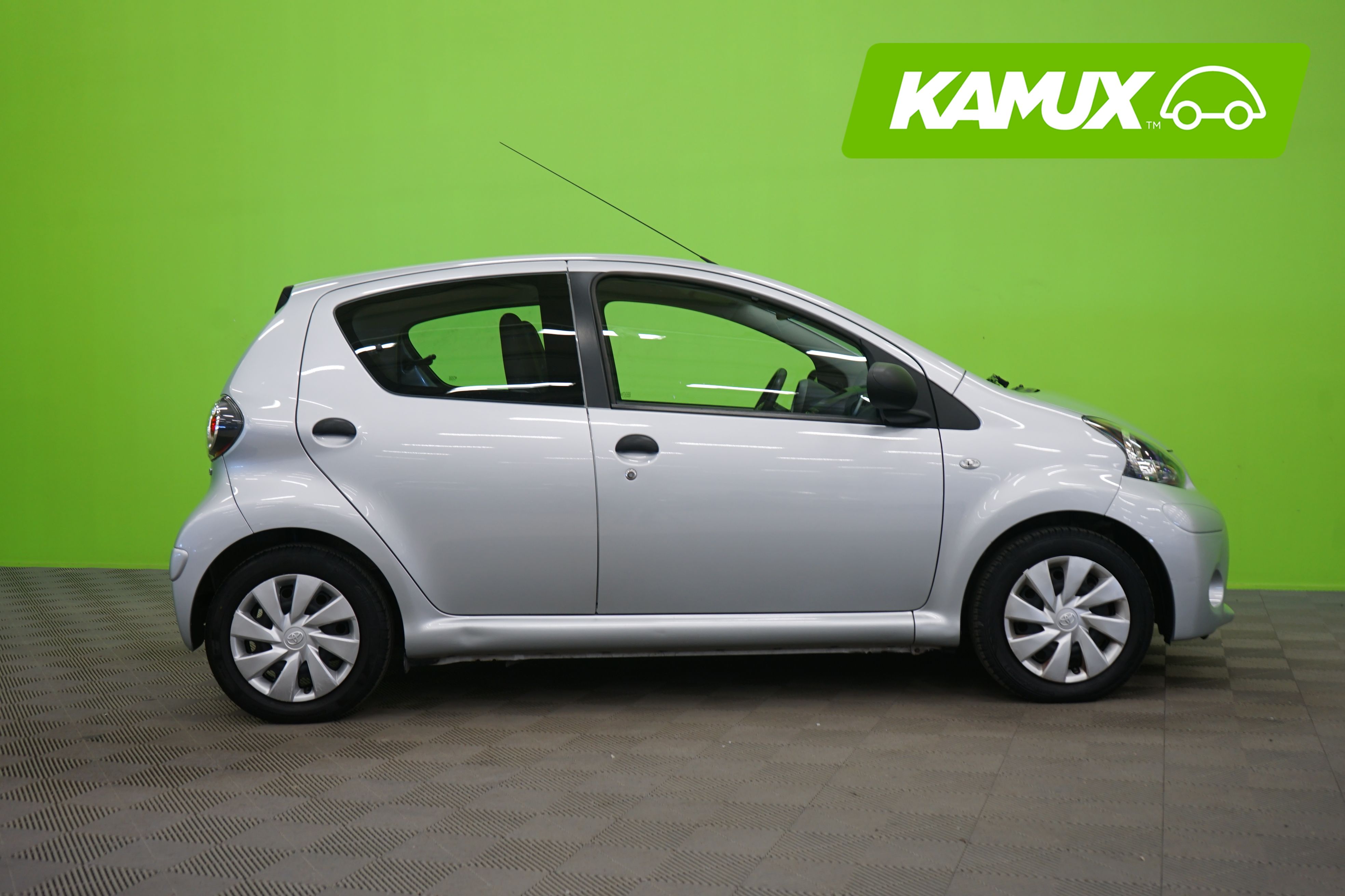 Toyota Aygo 1,0 VVT-i Active 5ov 2013, photo 2/15