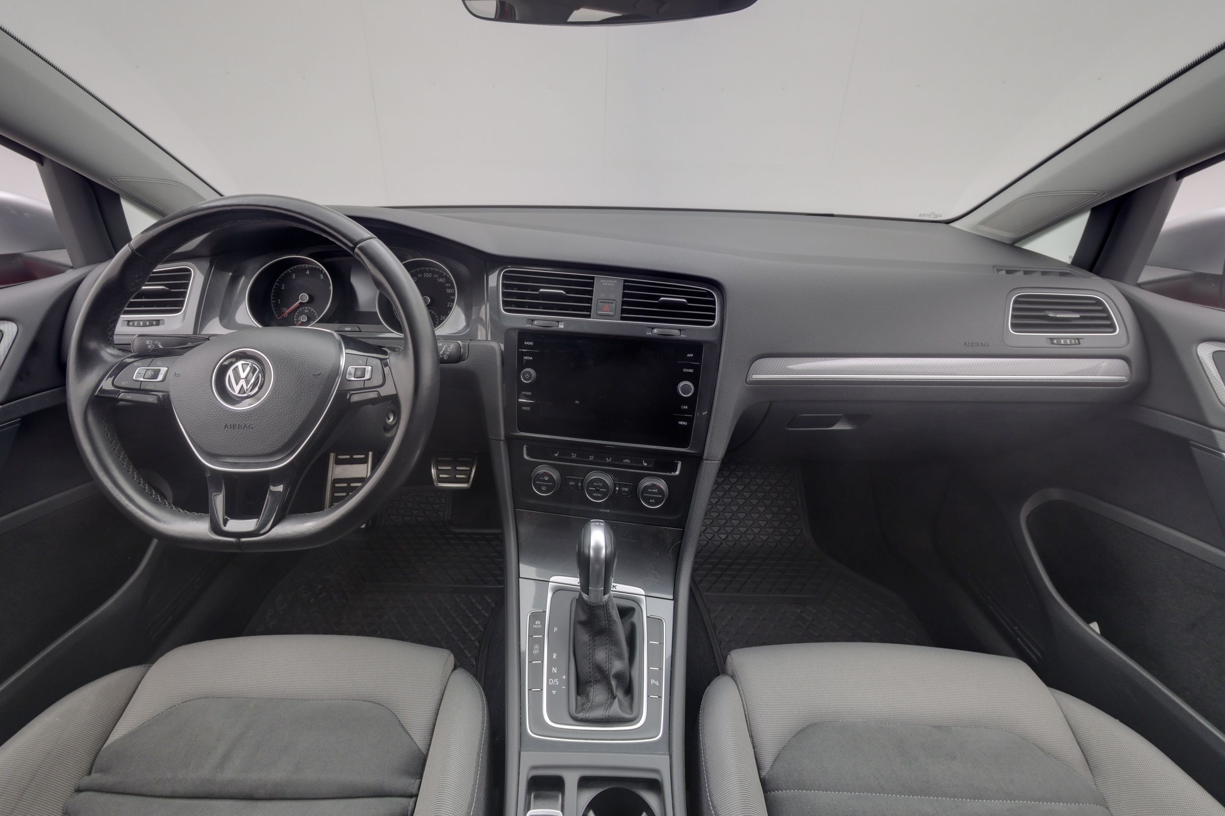 Volkswagen Golf 2018, photo 7/33