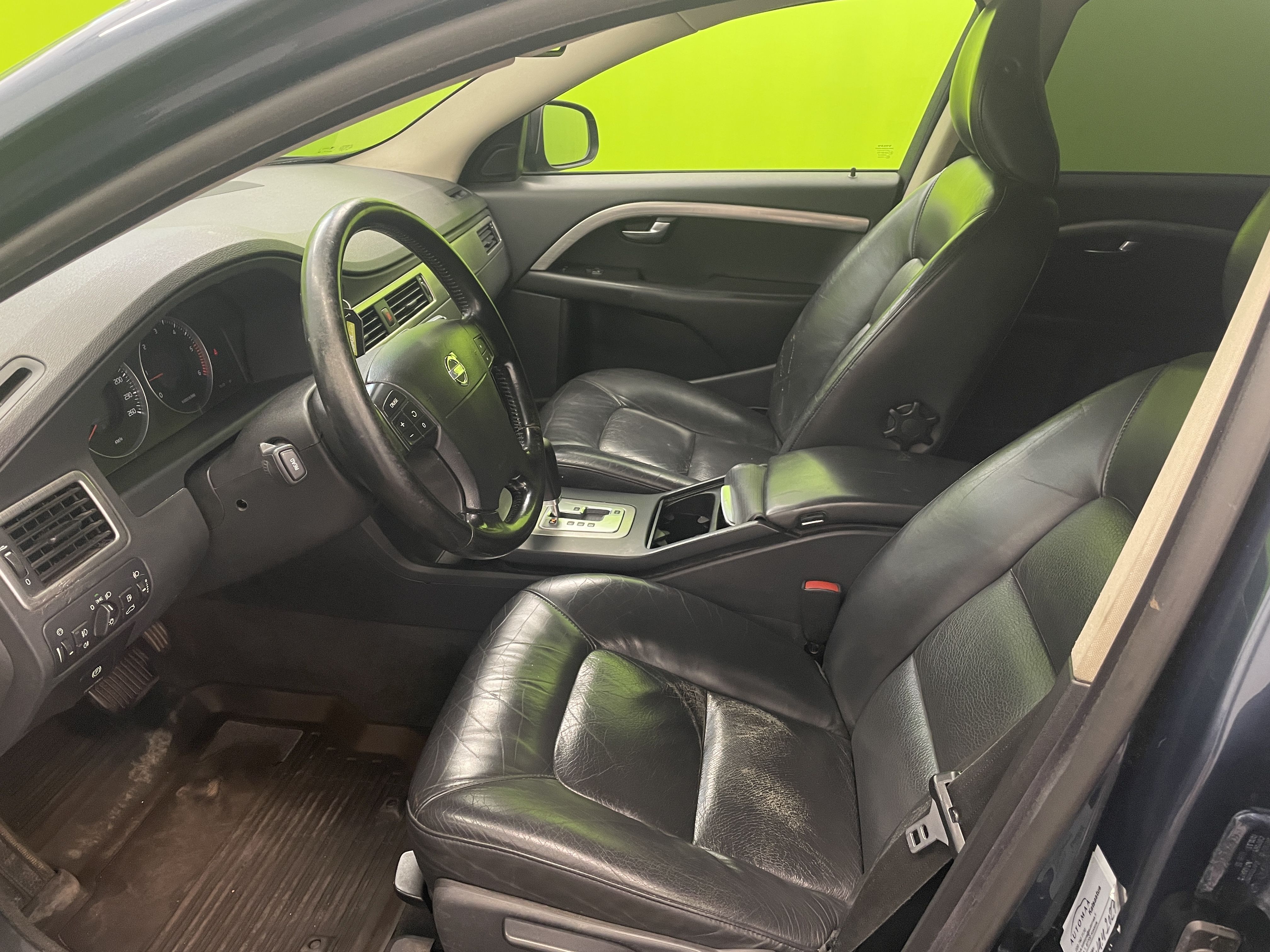 Volvo V70 2,4D Kinetic 2008, kuva 5/20