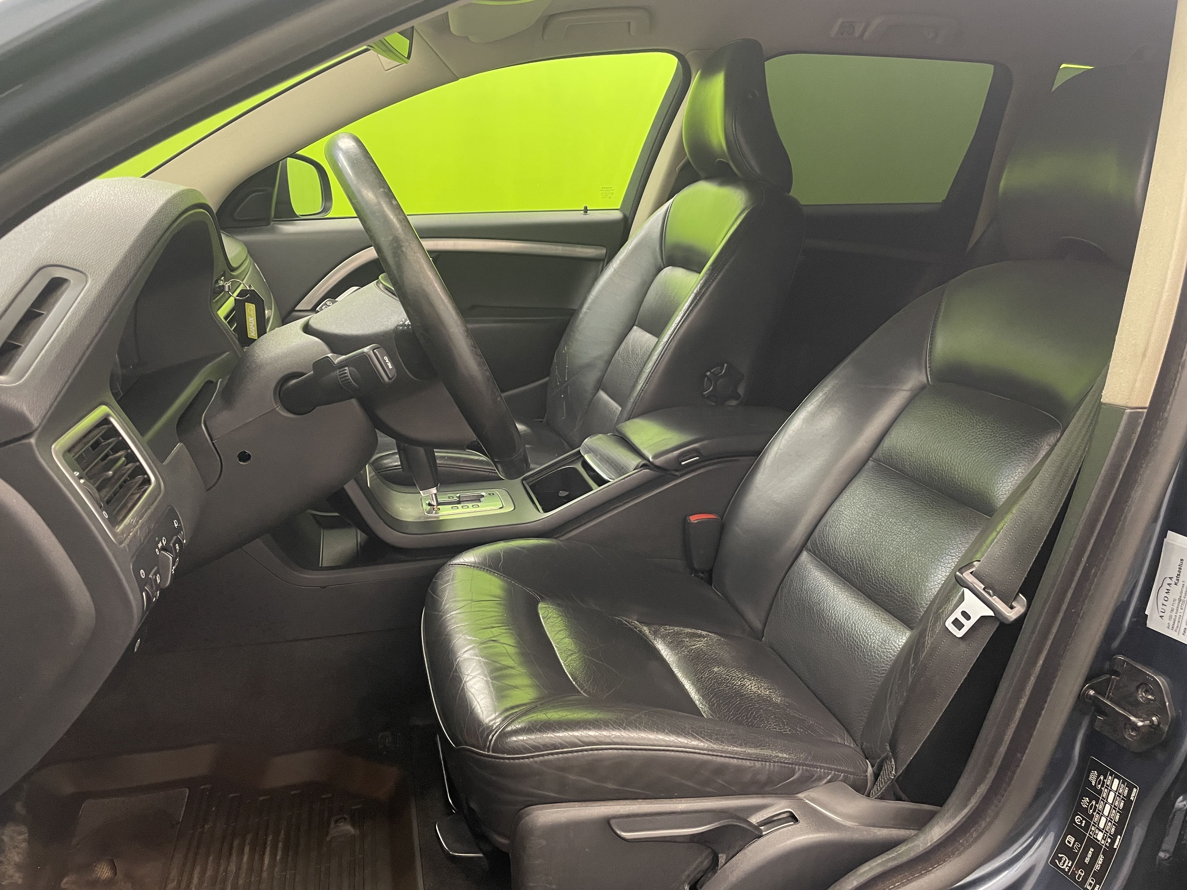 Volvo V70 2,4D Kinetic 2008, kuva 6/20