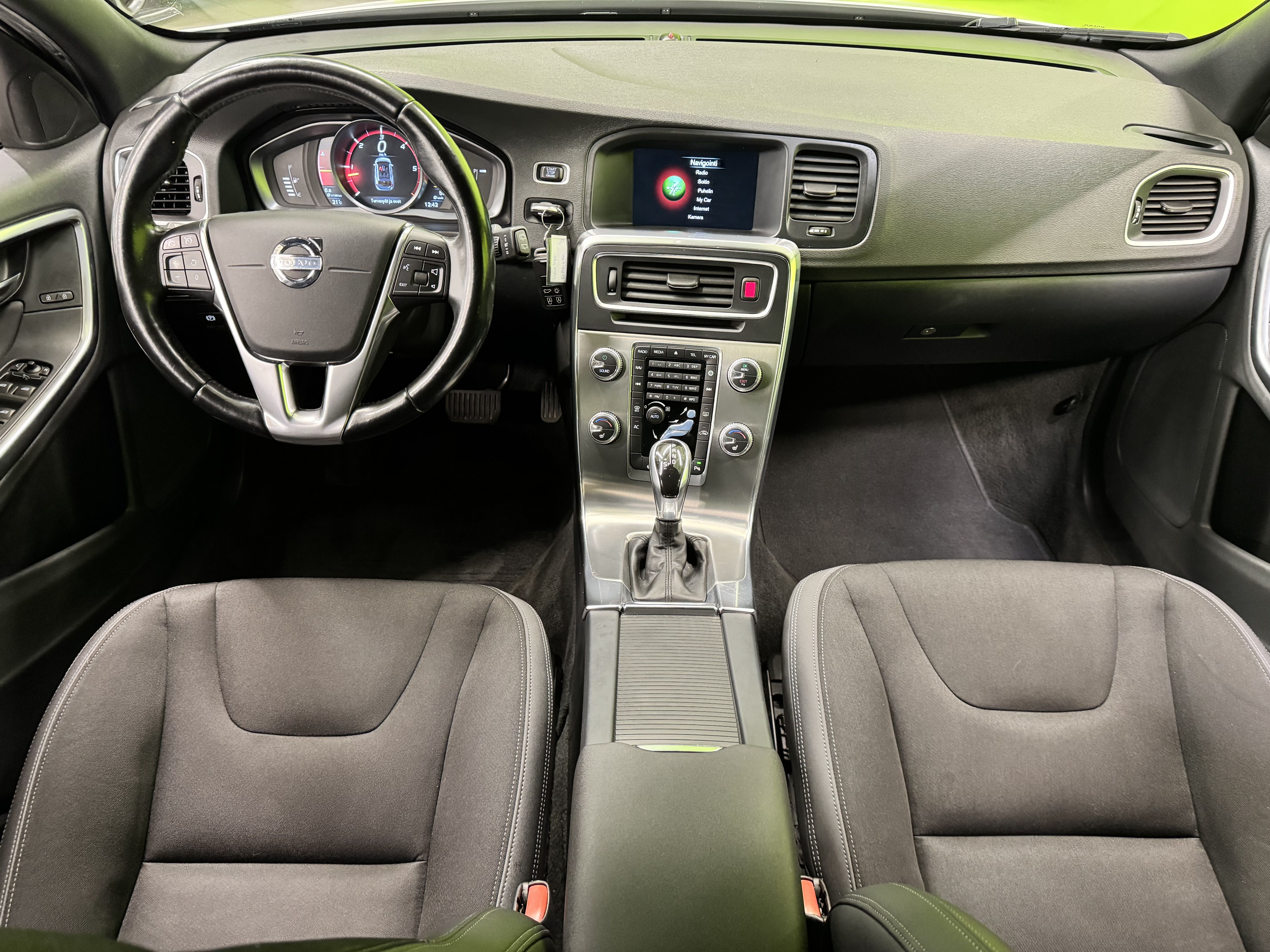Volvo V60 D4 AWD Momentum aut 2014, photo 6/17