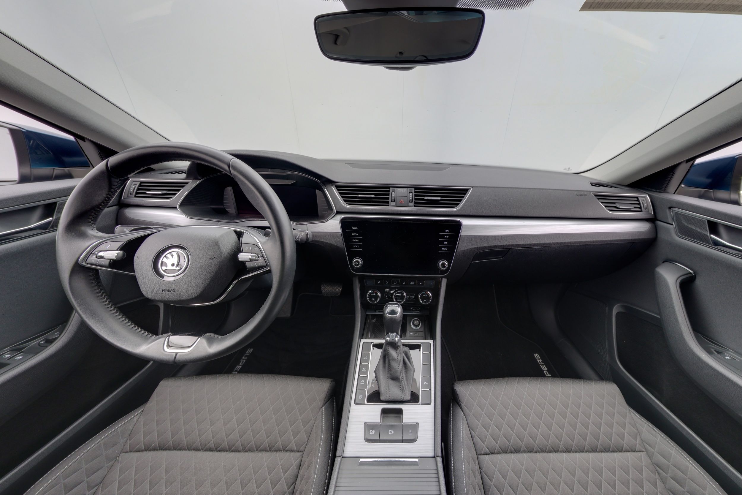 Skoda Superb 2023, kuva 7/28