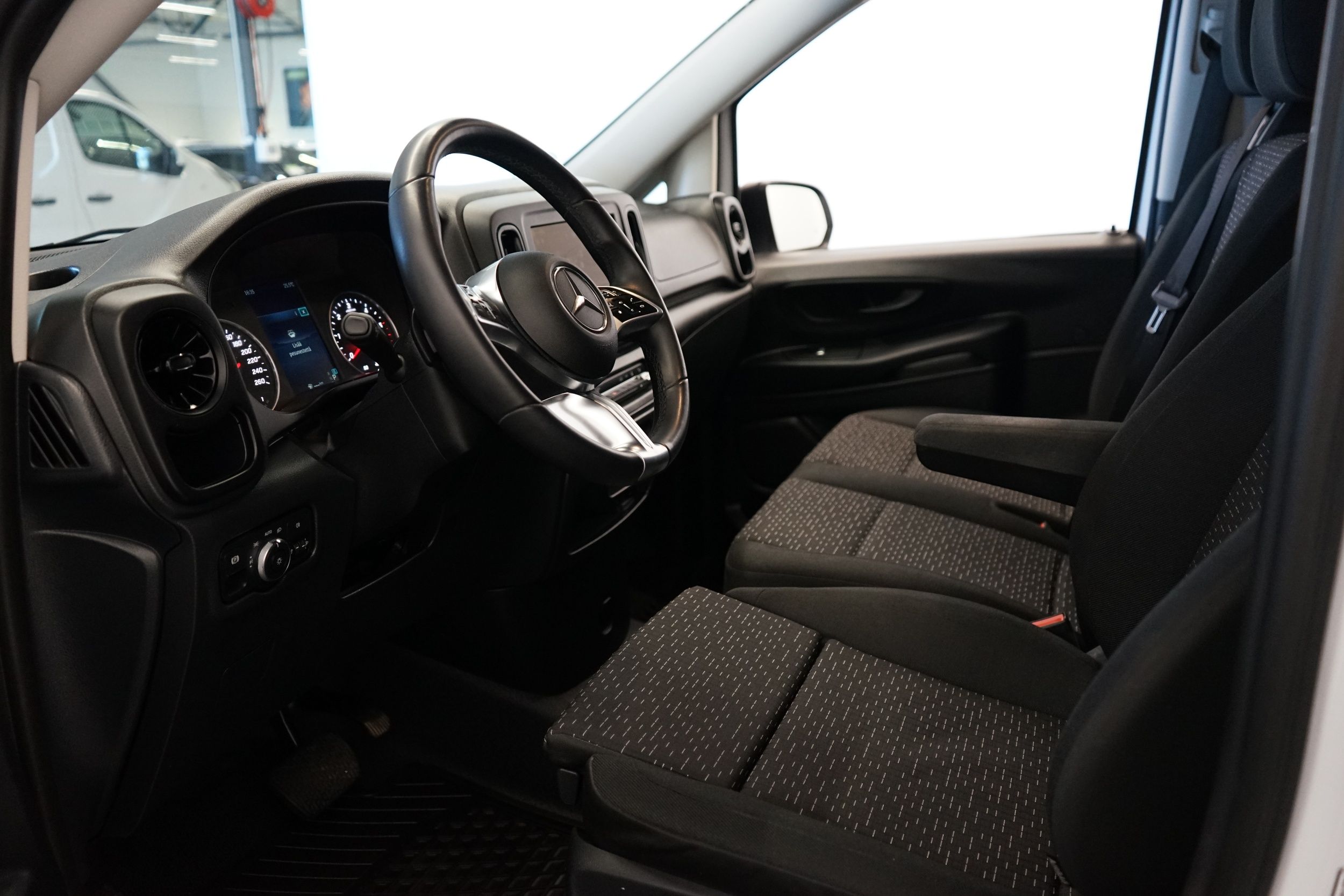 Mercedes-Benz Vito 2025, photo 6/20