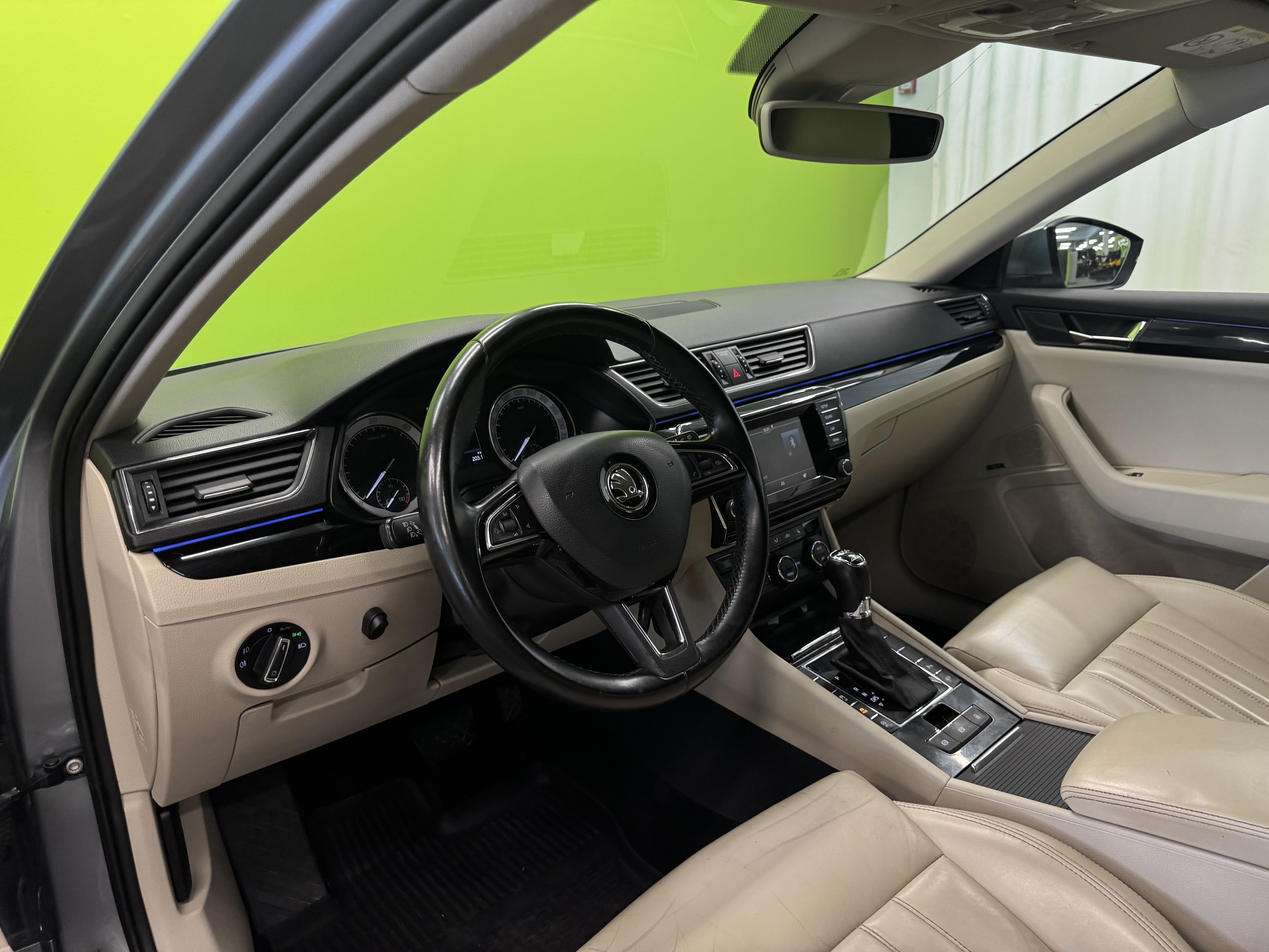 Skoda Superb 2016, photo 7/29