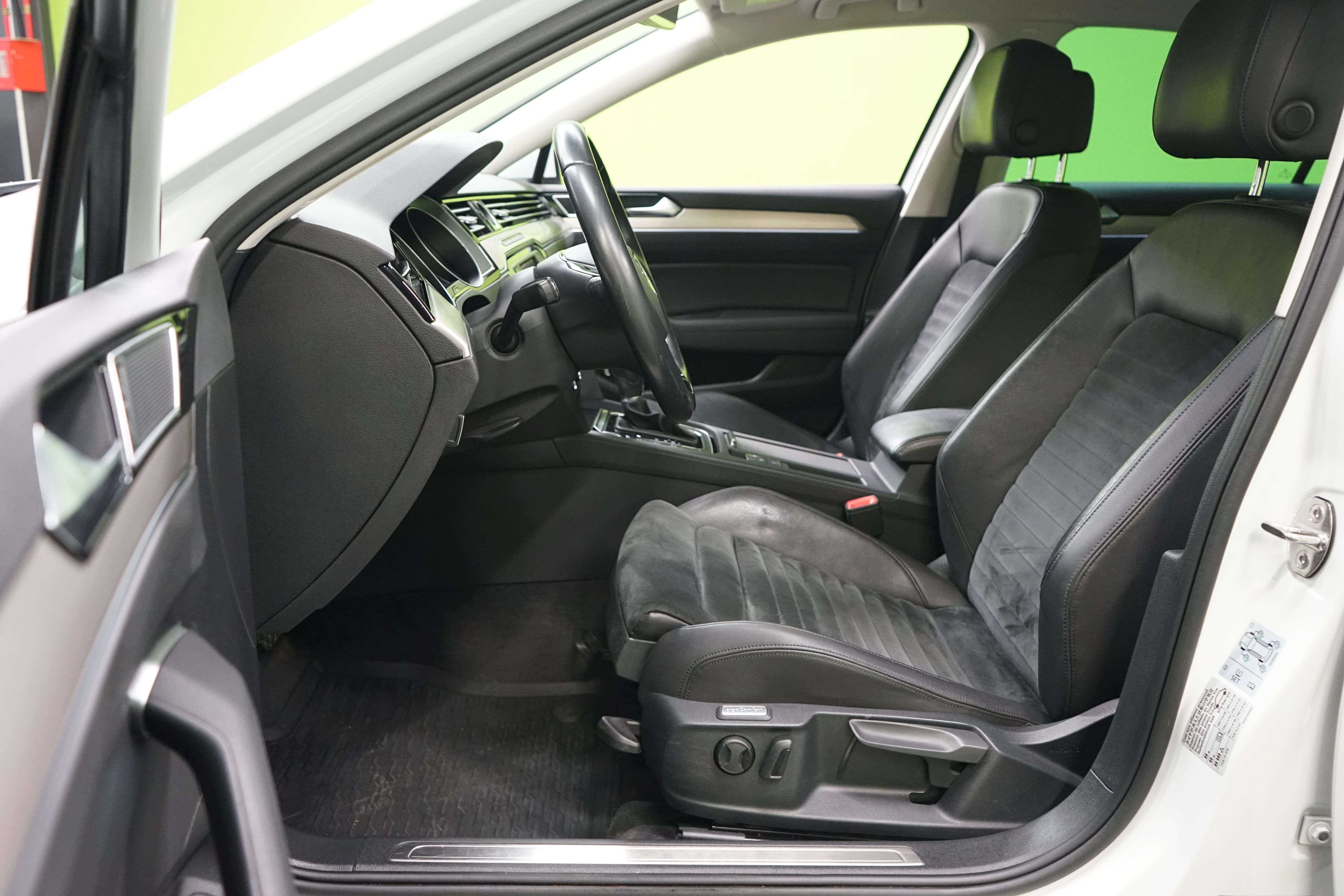 Volkswagen Passat 2015, photo 6/22