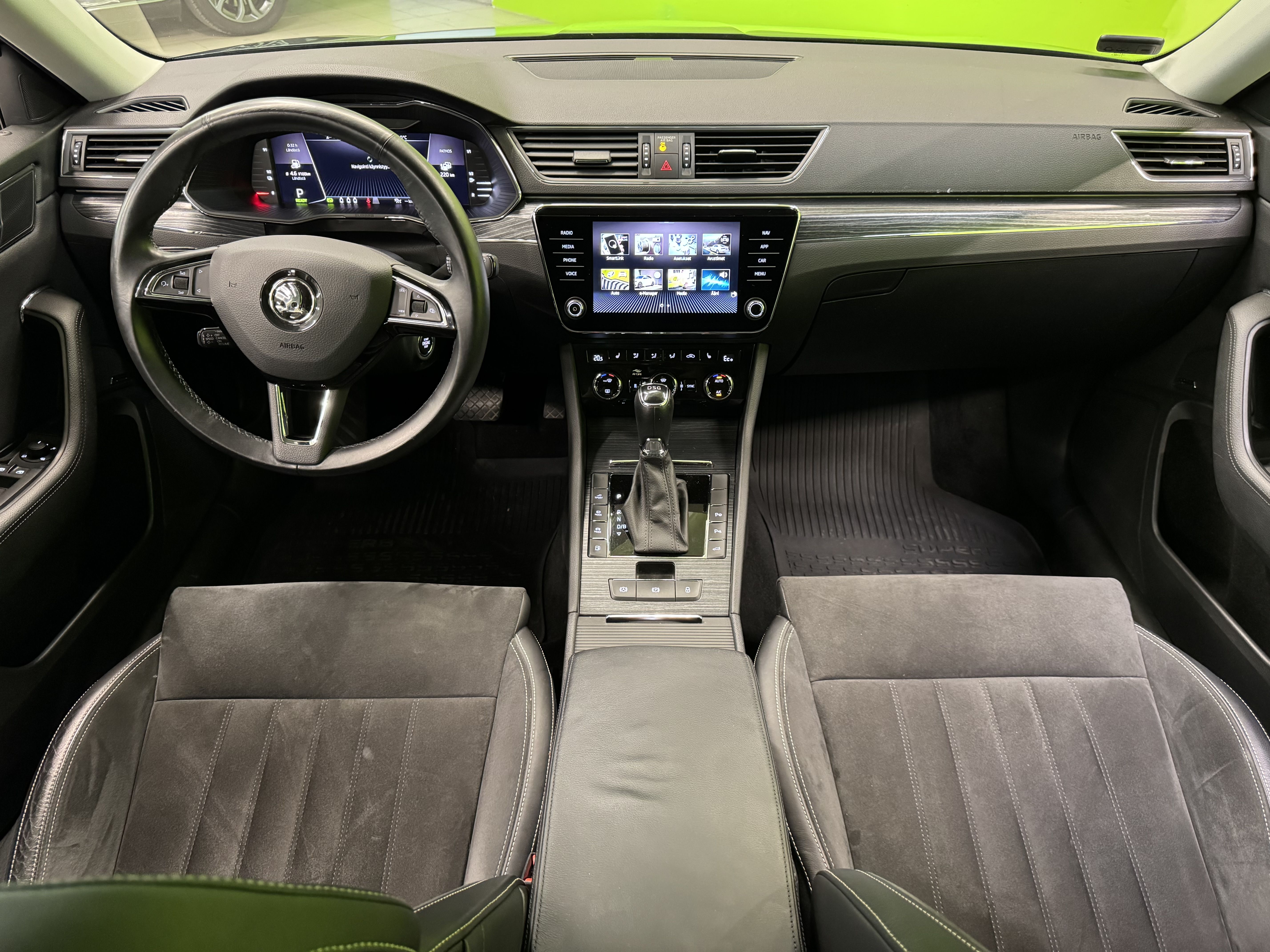 Skoda Superb 2020, photo 6/22