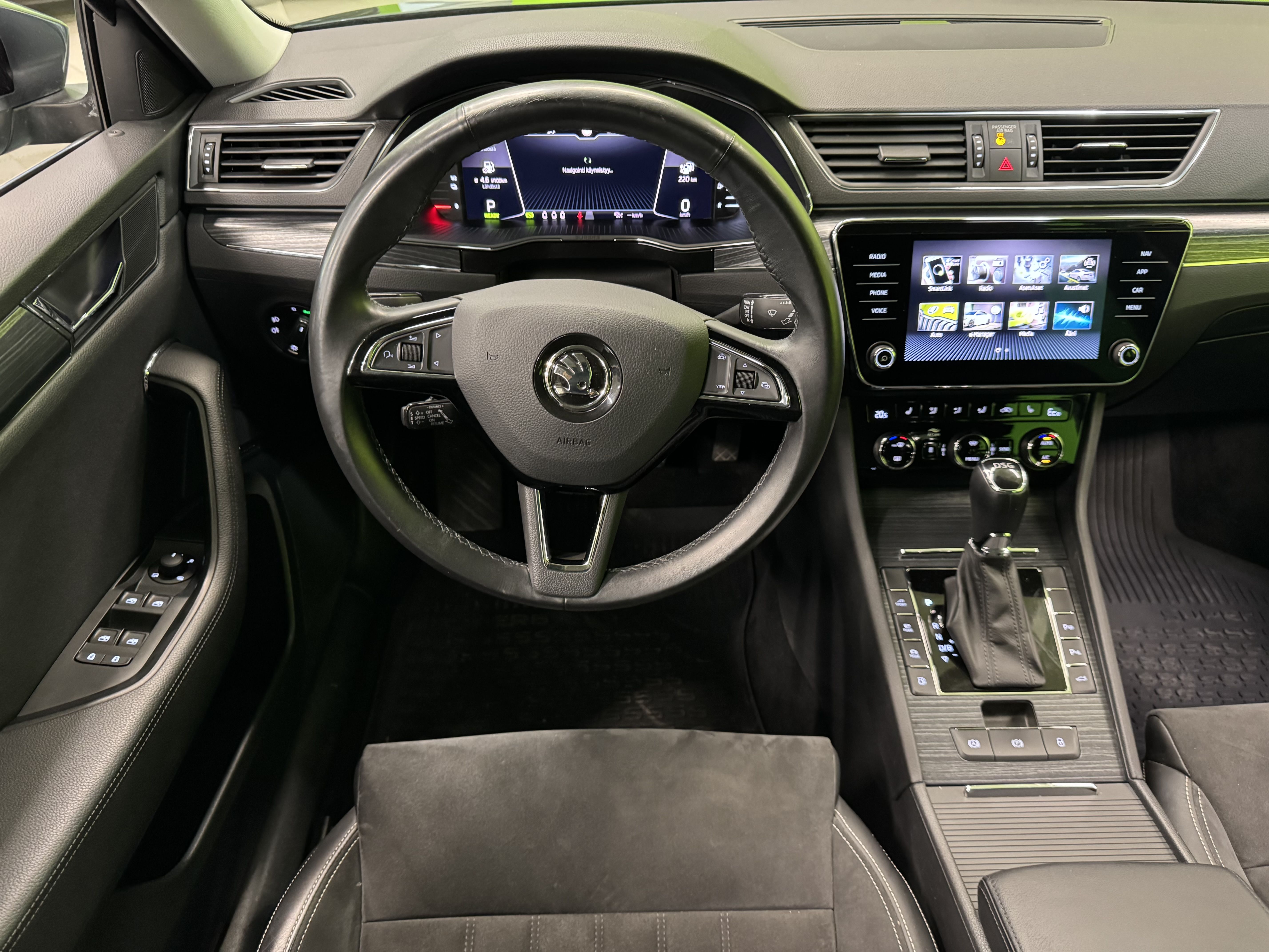 Skoda Superb 2020, photo 7/22