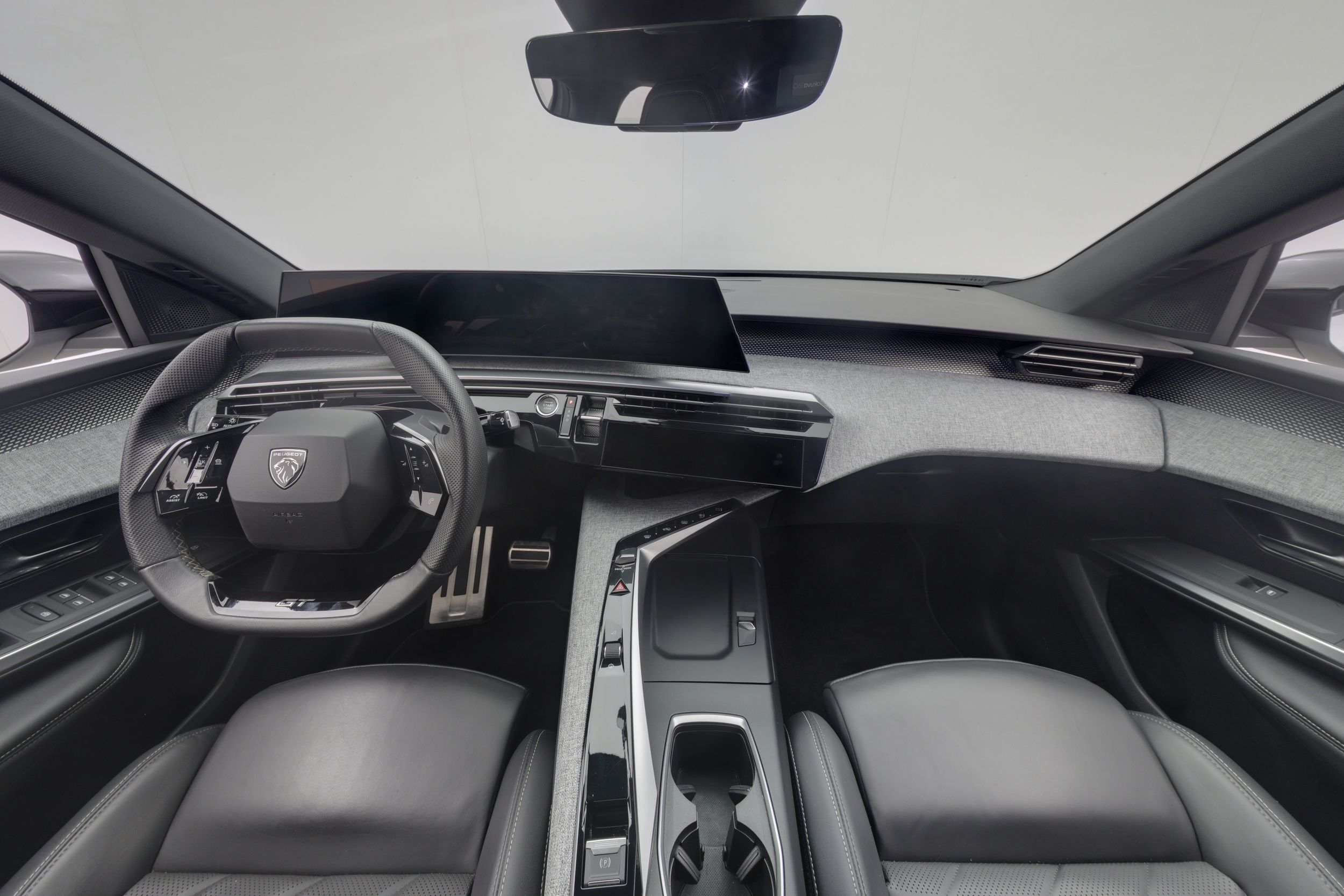 Peugeot e-3008 2024, photo 7/44