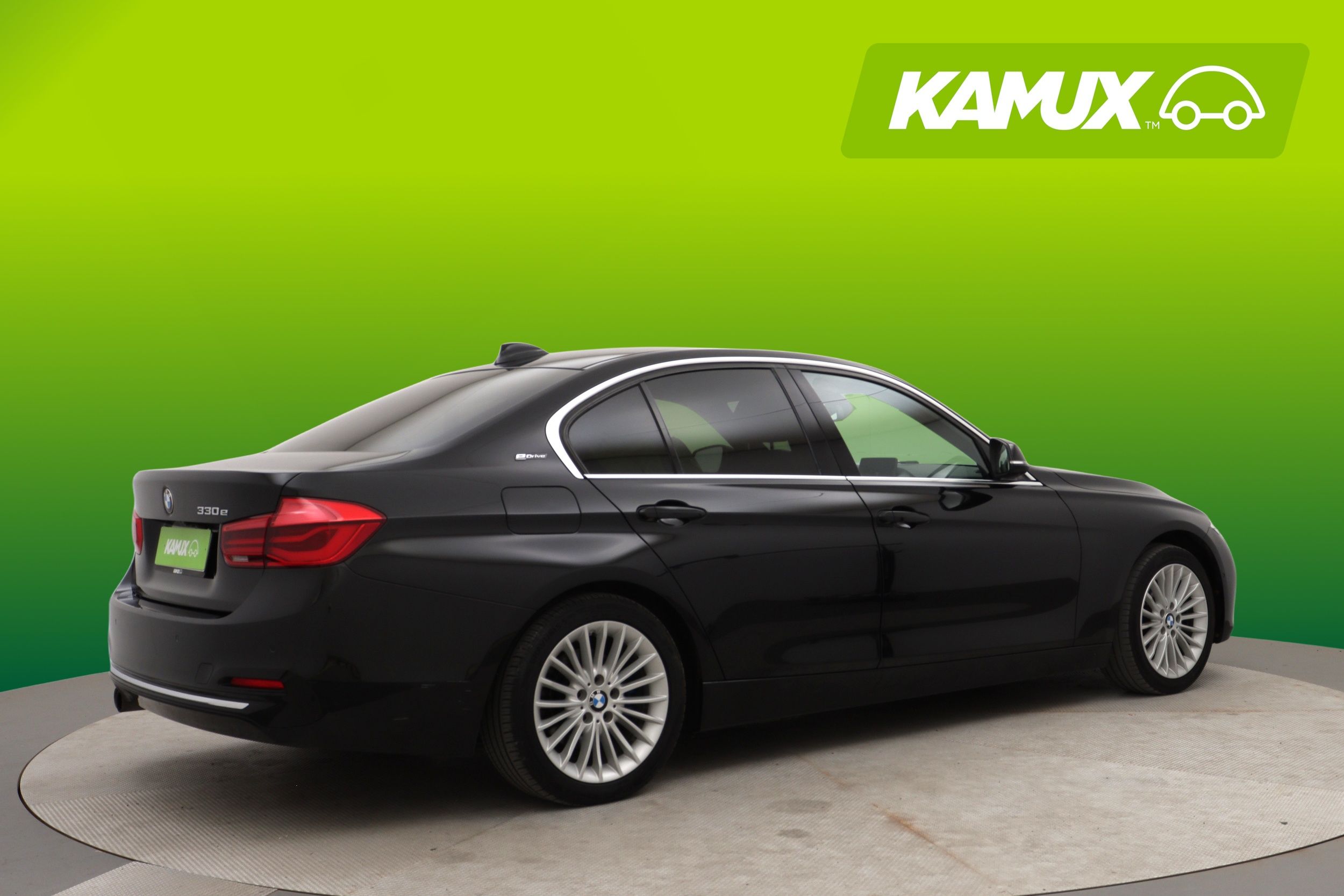 BMW 330 F30 Sedan 330e A Luxury Line 2016, photo 2/31