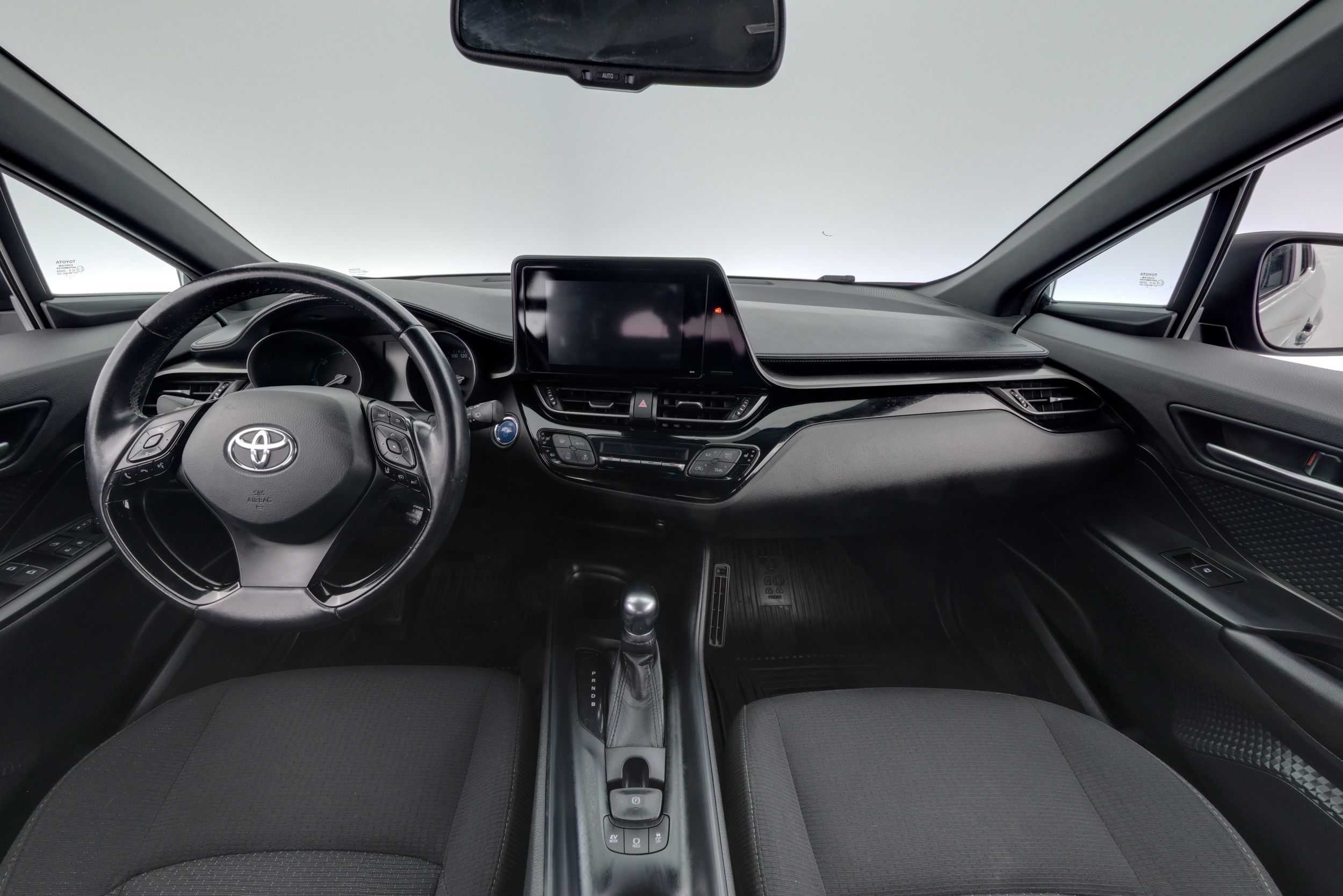 Toyota C-HR 1,8 Hybrid Active 2017, photo 7/21