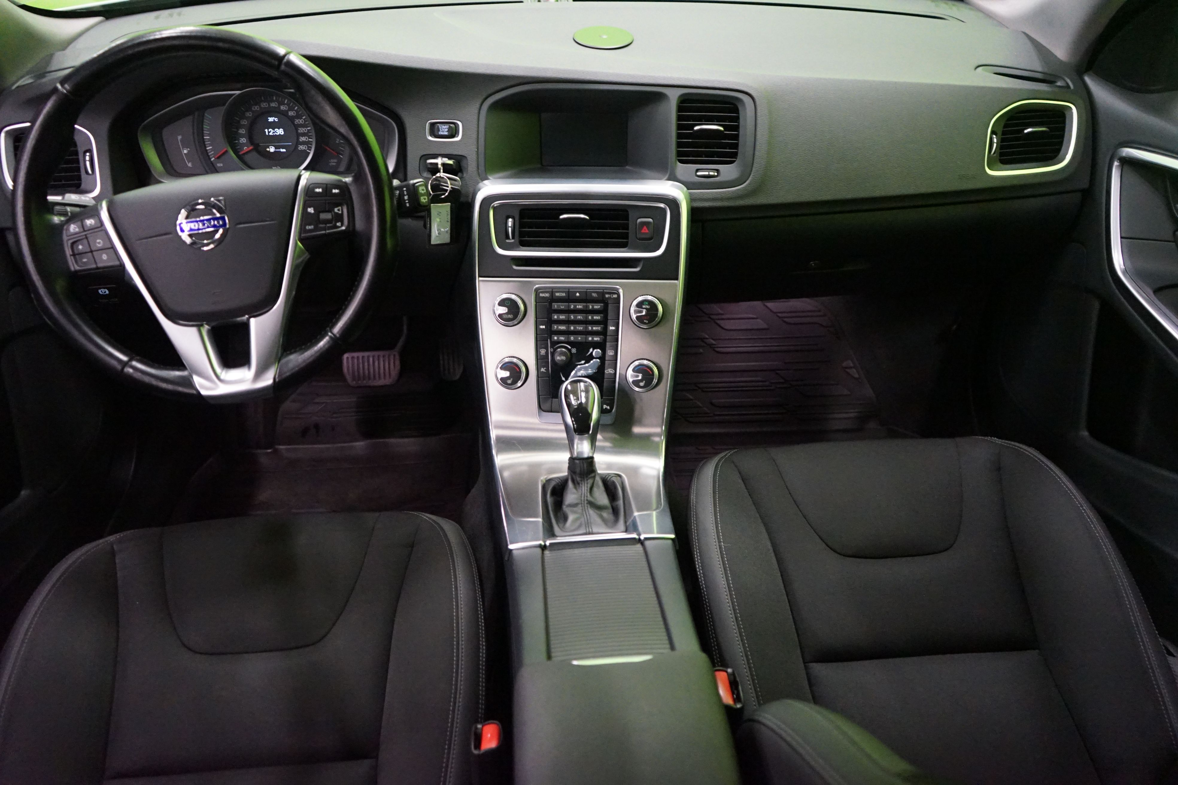 Volvo V60 D2 Business Edition aut 2014, photo 6/20