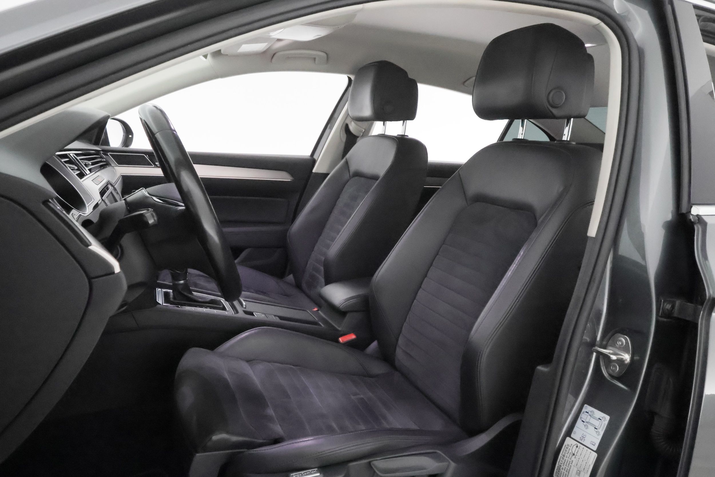 Volkswagen Passat 2016, photo 7/24