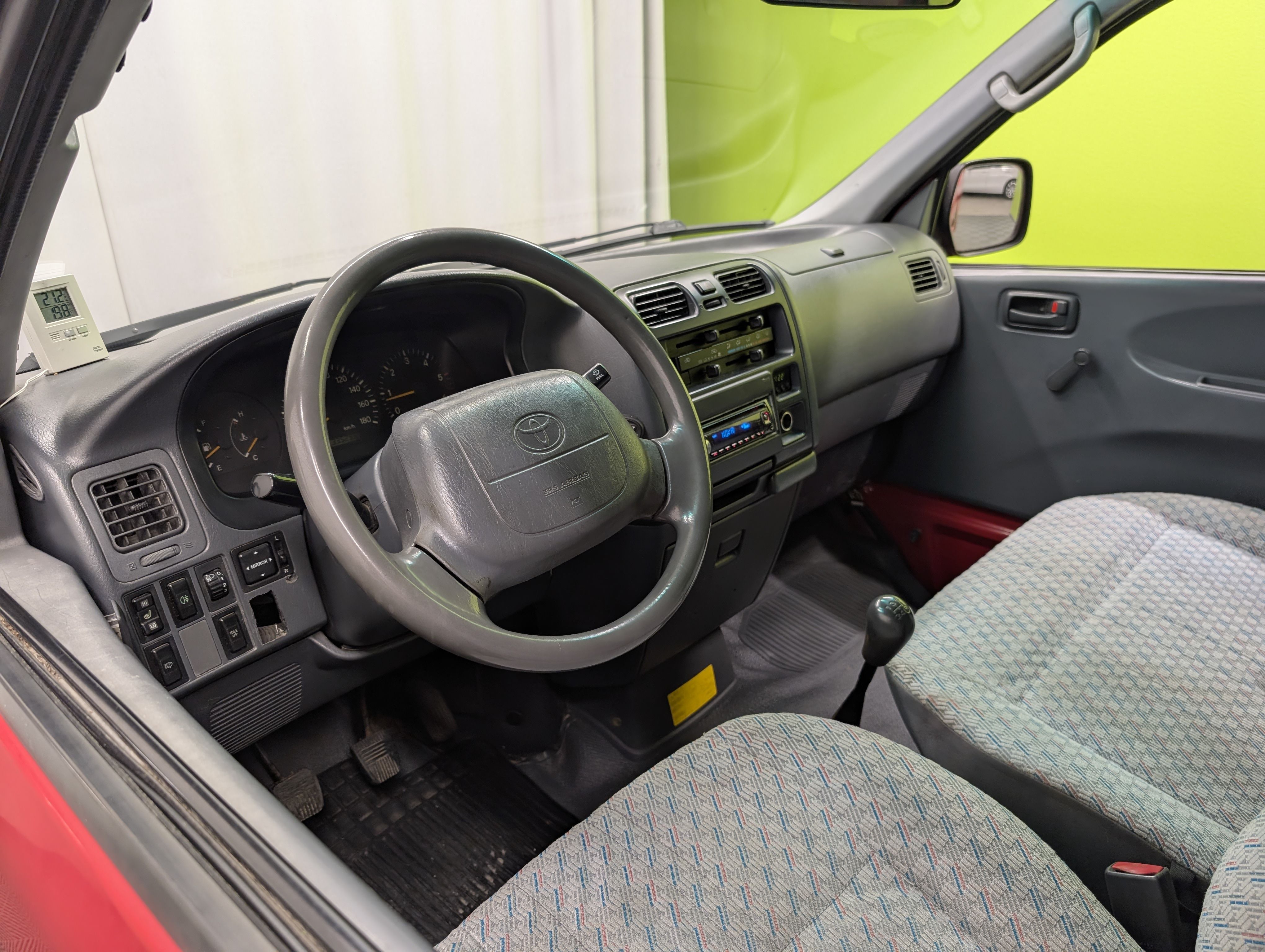 Toyota Hiace HIACE VAN 2.5TD 4x4 Pitkä 2004, photo 6/17