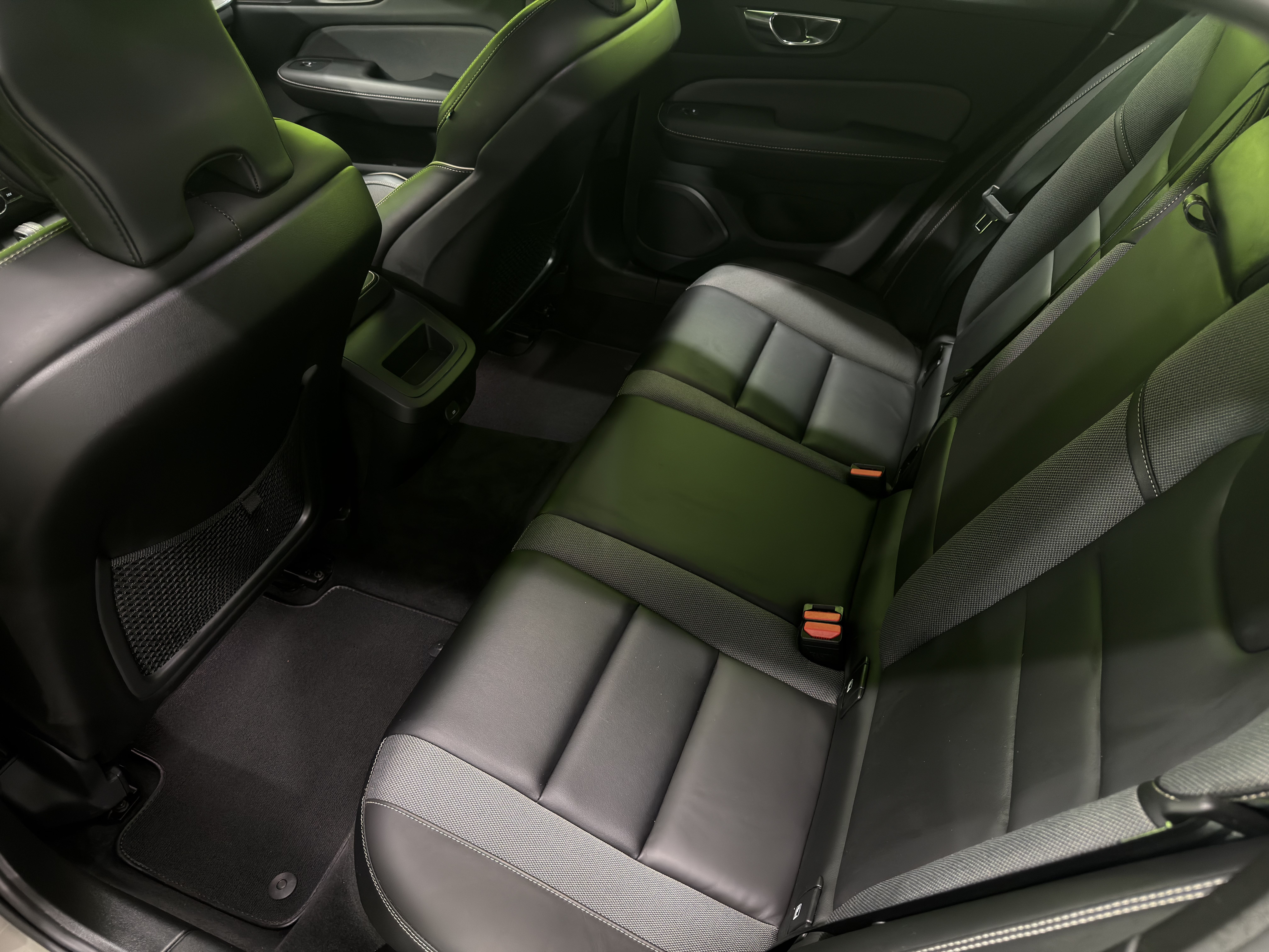 Volvo V60 B3 MHEV Business R-Design aut 2022, kuva 7/27