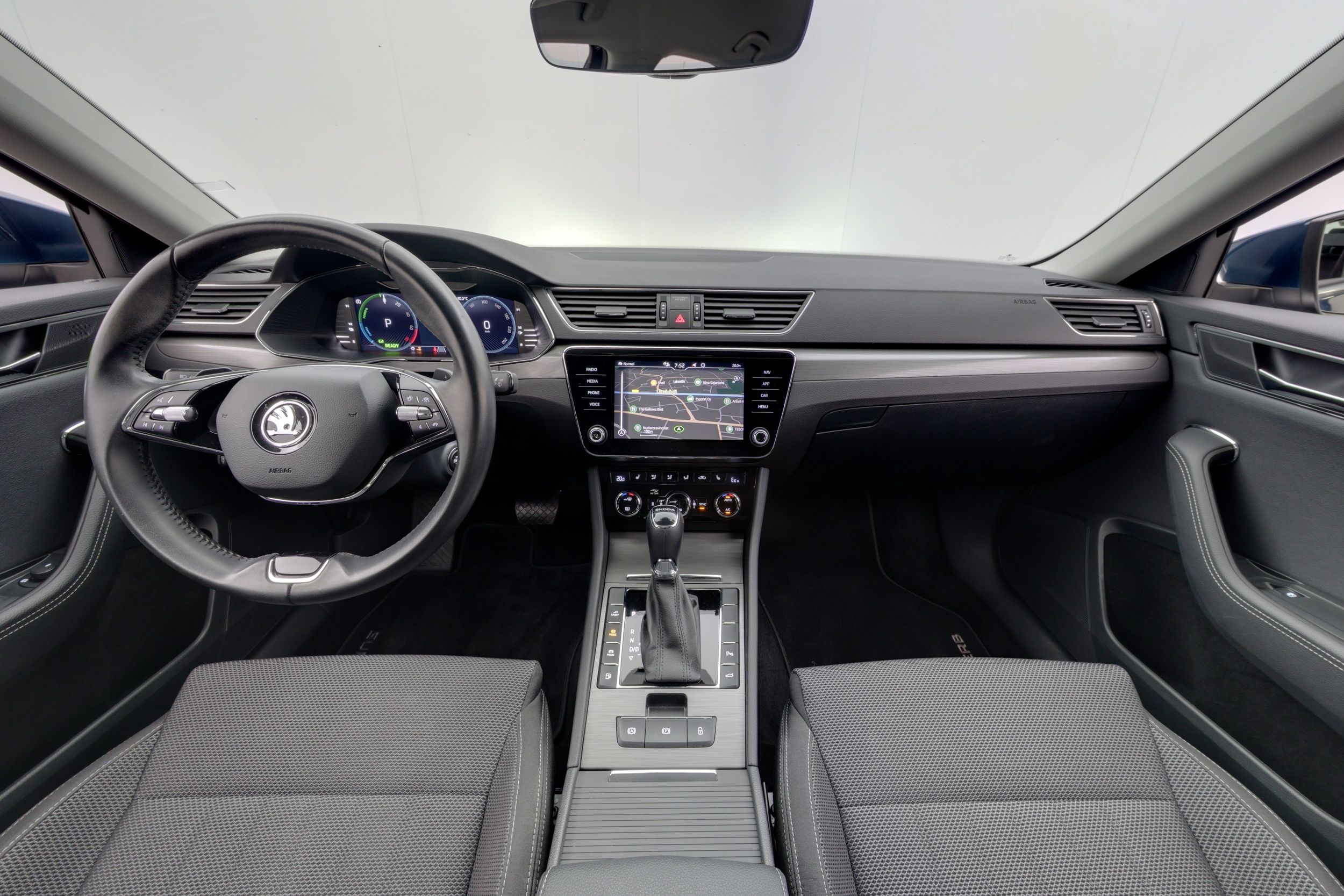 Skoda Superb 2023, photo 6/27