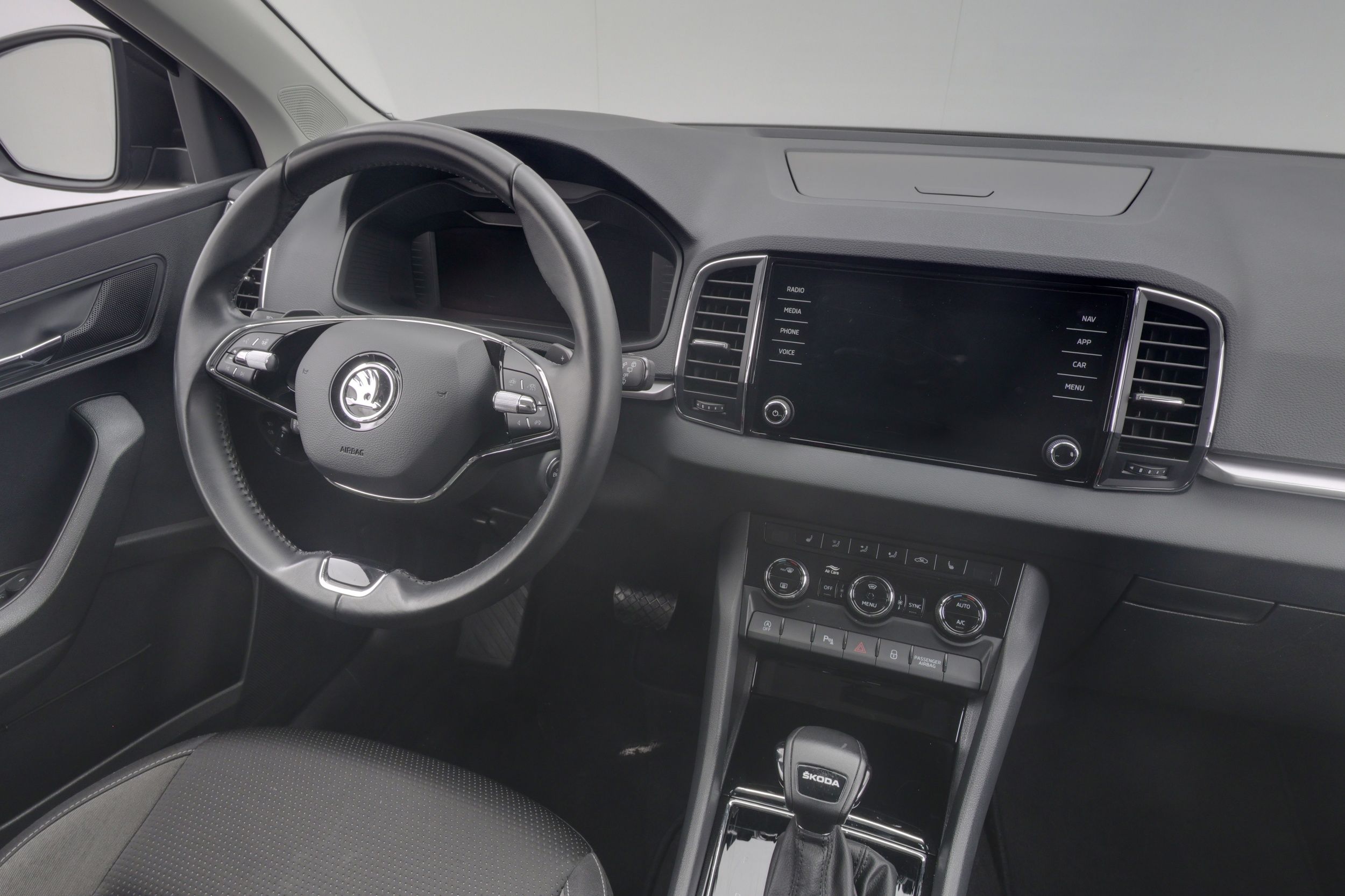 Skoda Karoq 1.5 TSI Ambition DSG 2023, bild 7/36