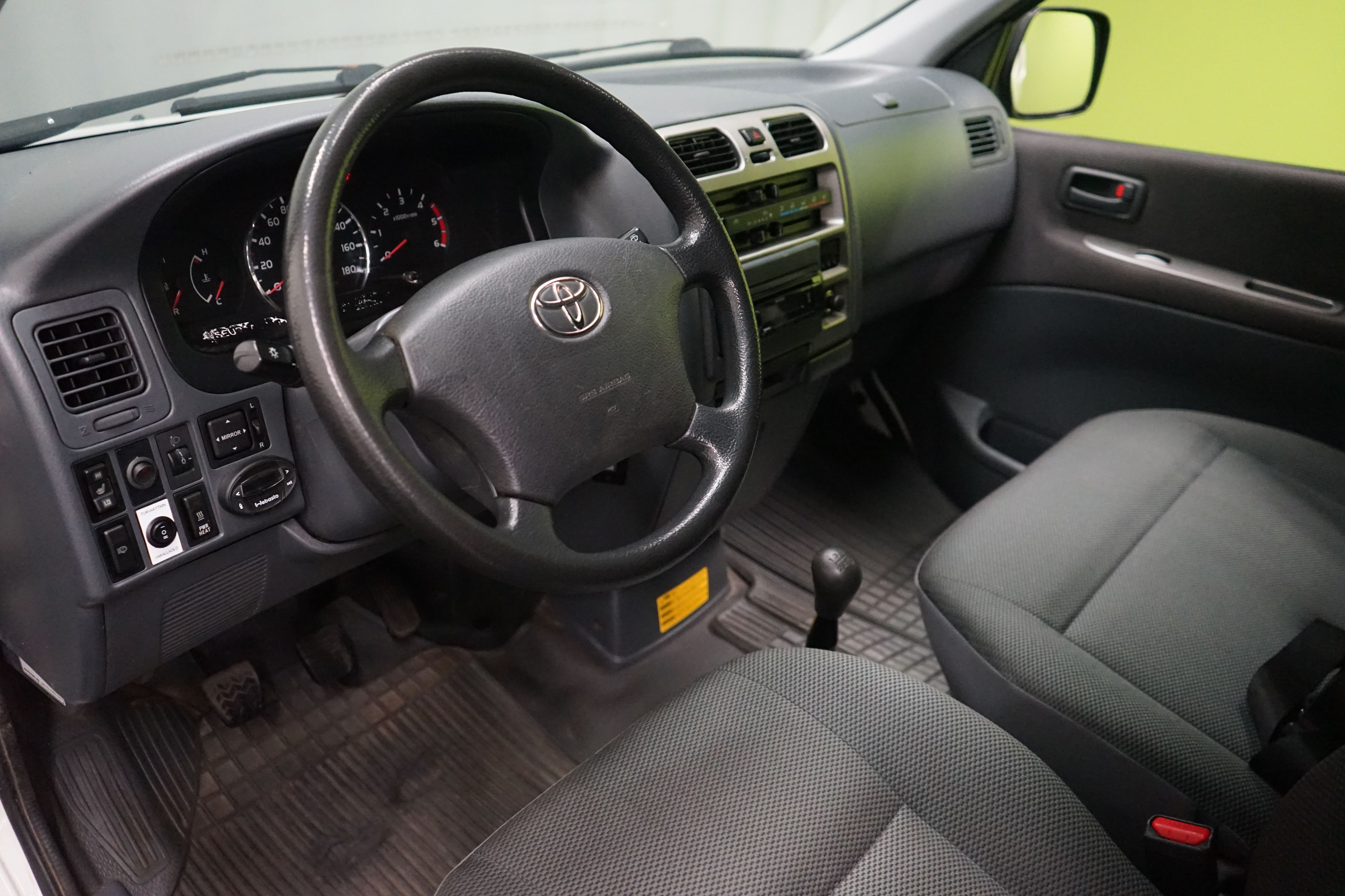 Toyota Hiace 2,5 D-4D 4WD 117 5ov pitkä 2010, kuva 6/16