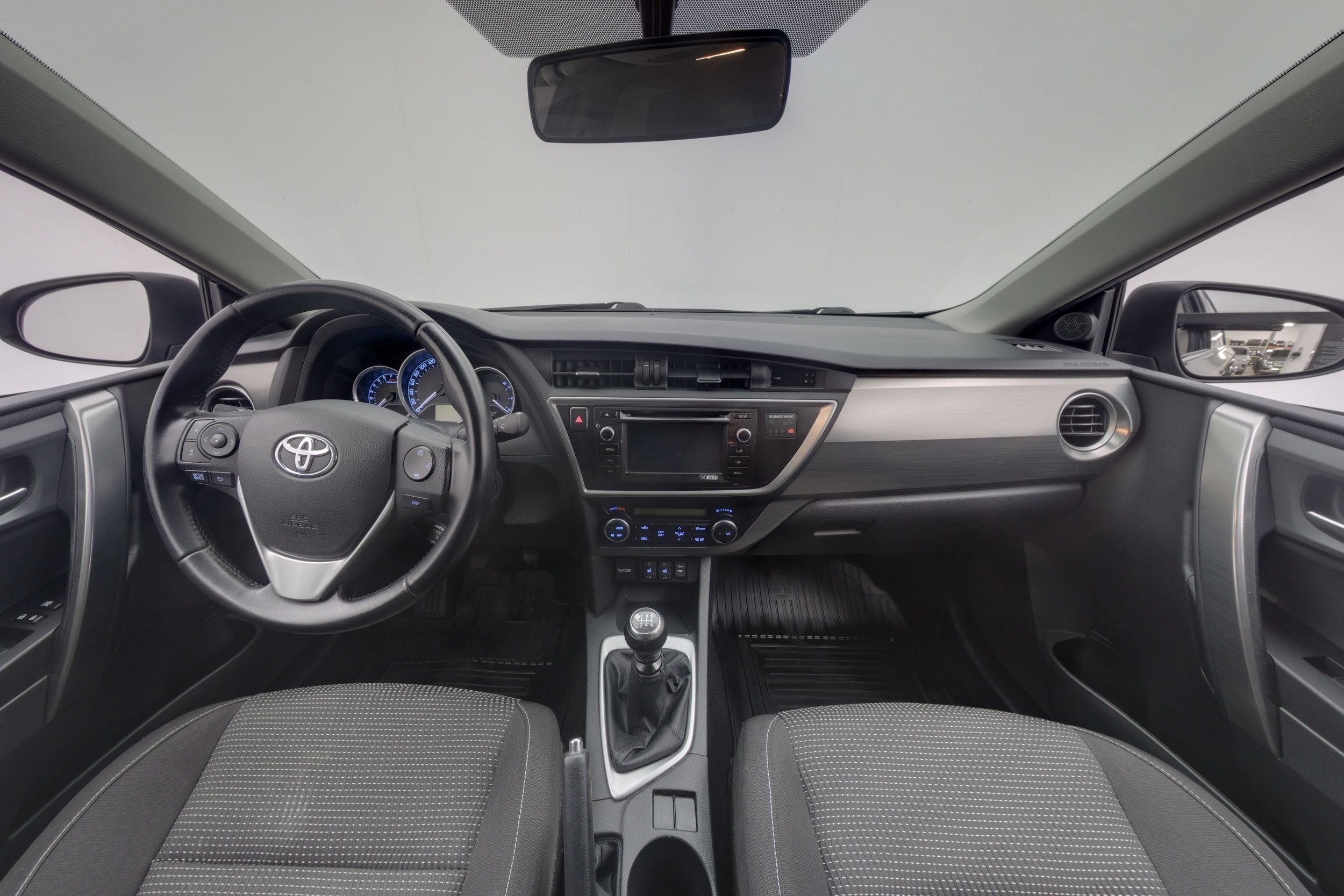Toyota Auris Auris 1.6 Touring Sports 2014, photo 7/26