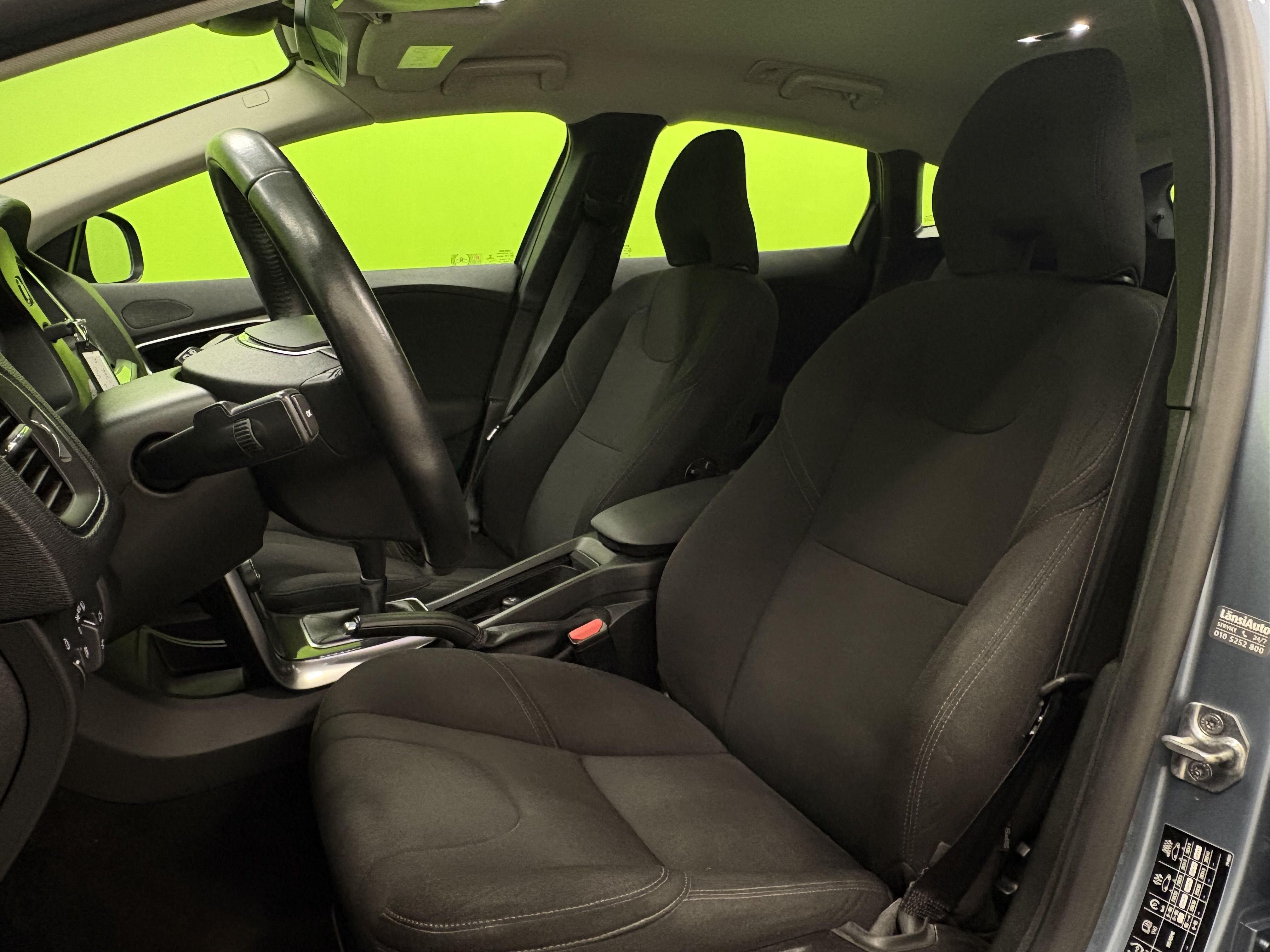 Volvo V40 D2 Momentum 2018, kuva 6/25