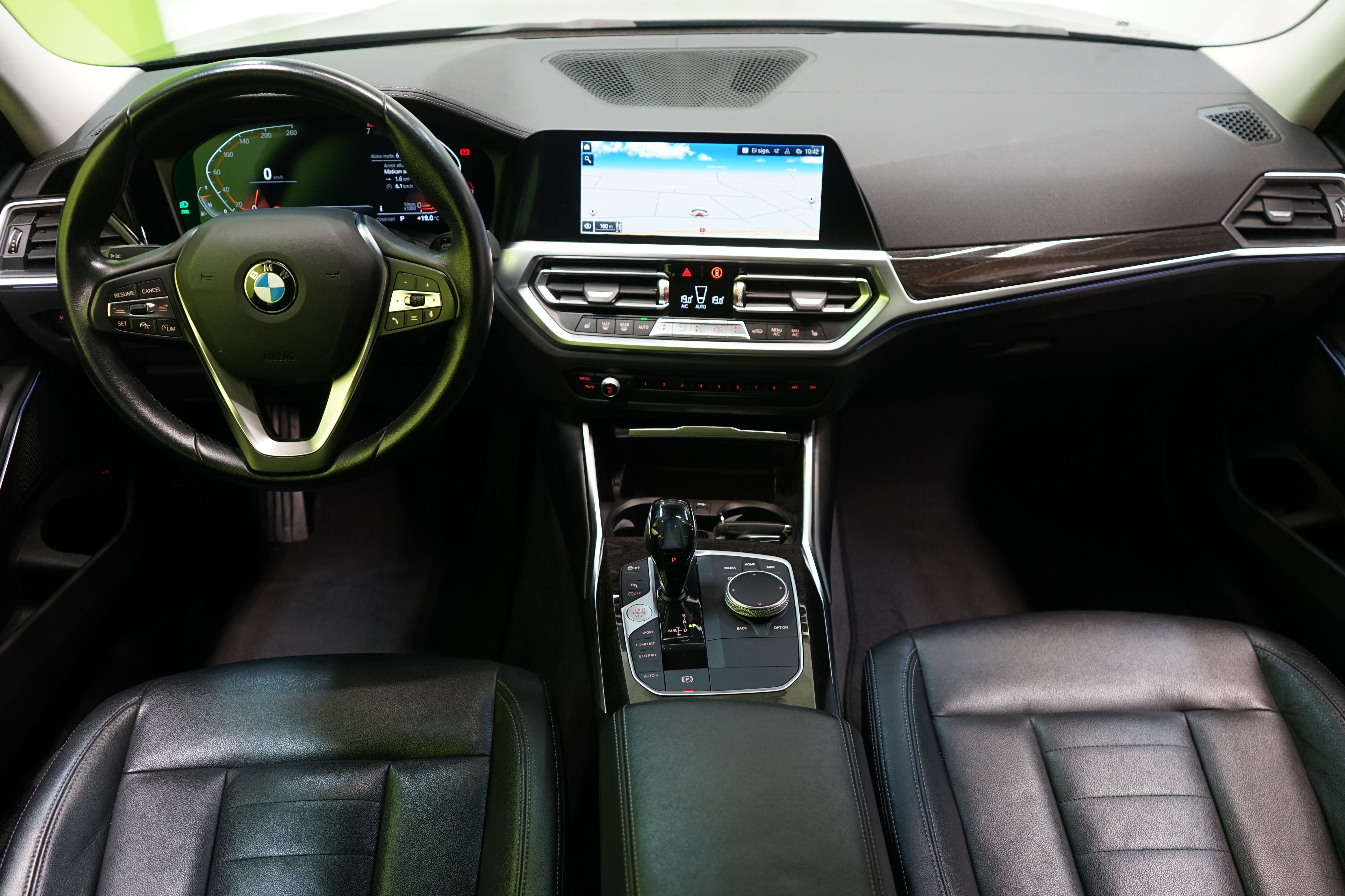 BMW 320 2021, kuva 6/26