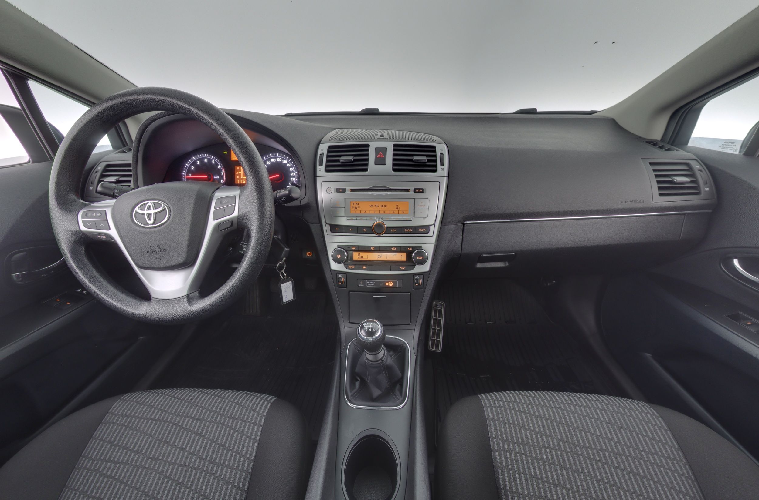 Toyota Avensis 2013, photo 7/17