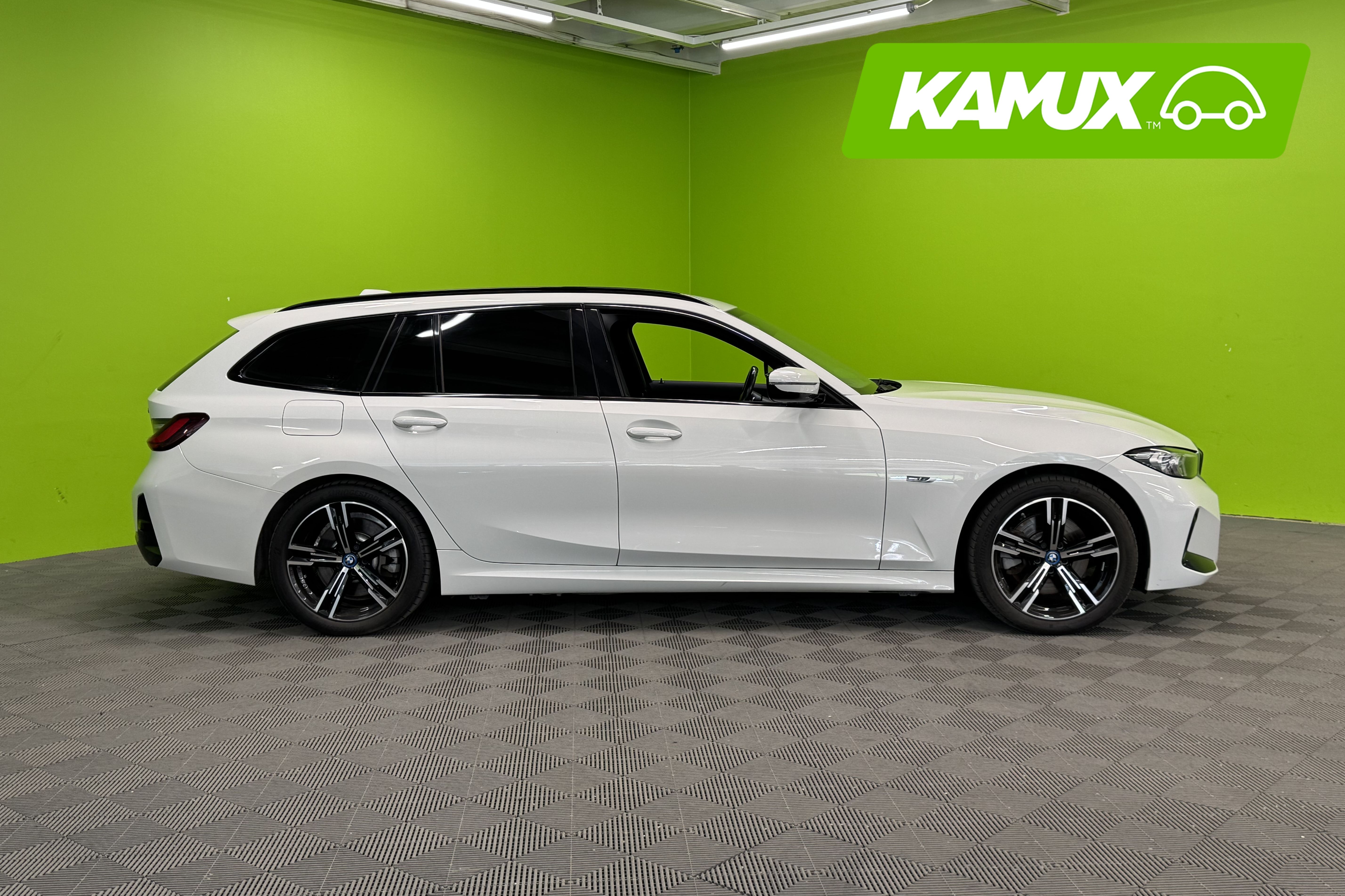 BMW 330 2023, kuva 2/33