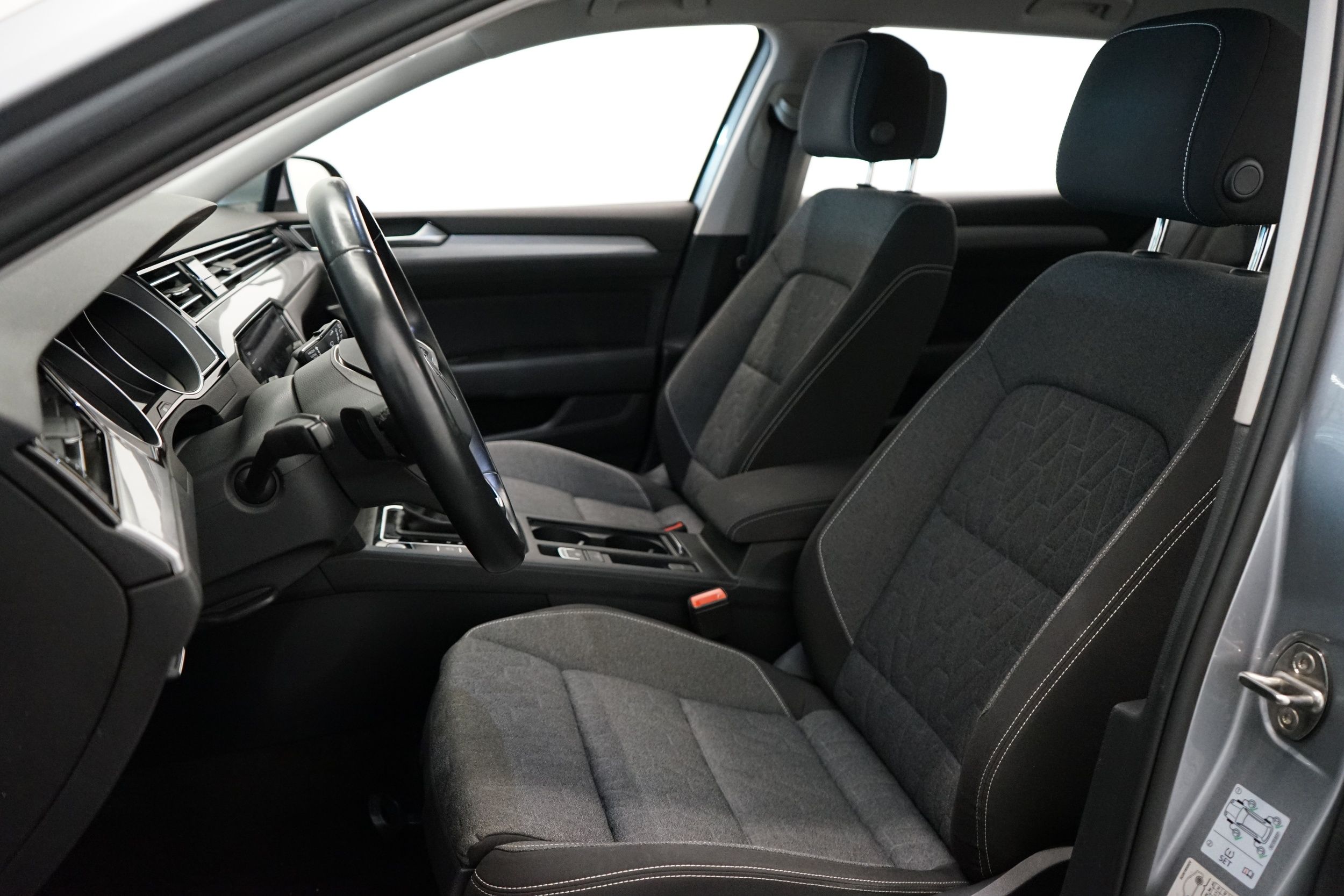 Volkswagen Passat 2023, kuva 5/20