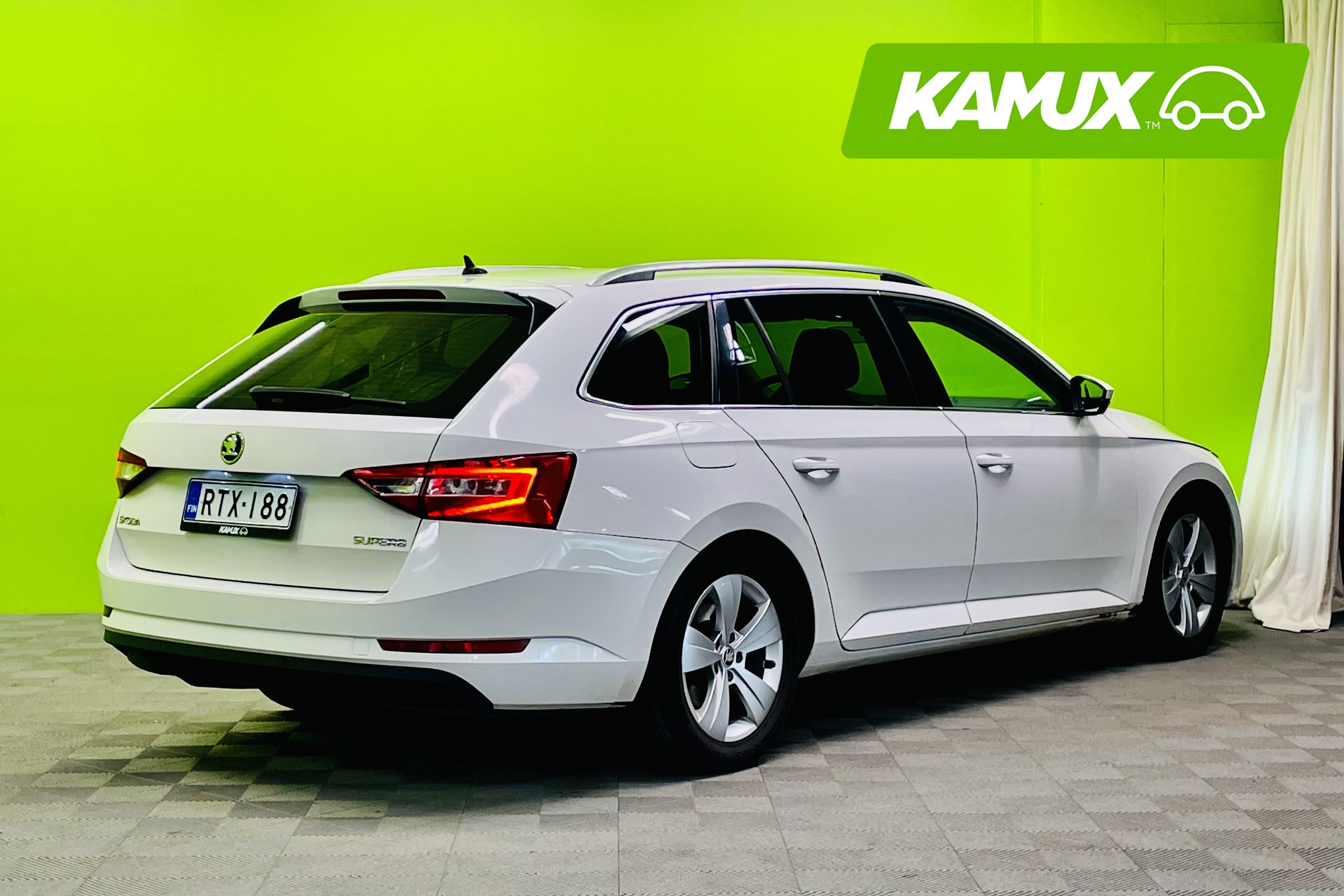 Skoda Superb 2019, photo 2/26