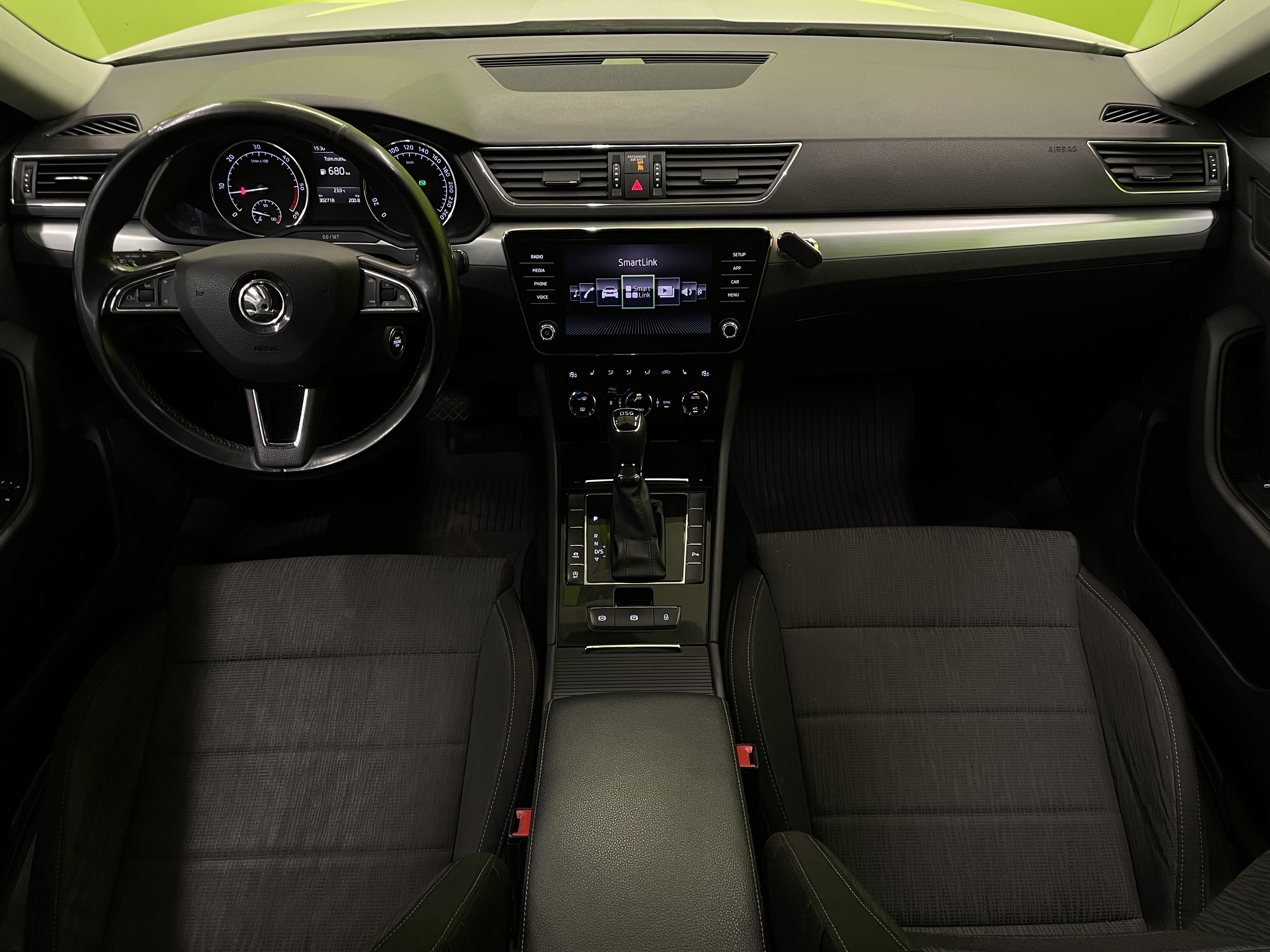 Skoda Superb 2019, photo 7/26