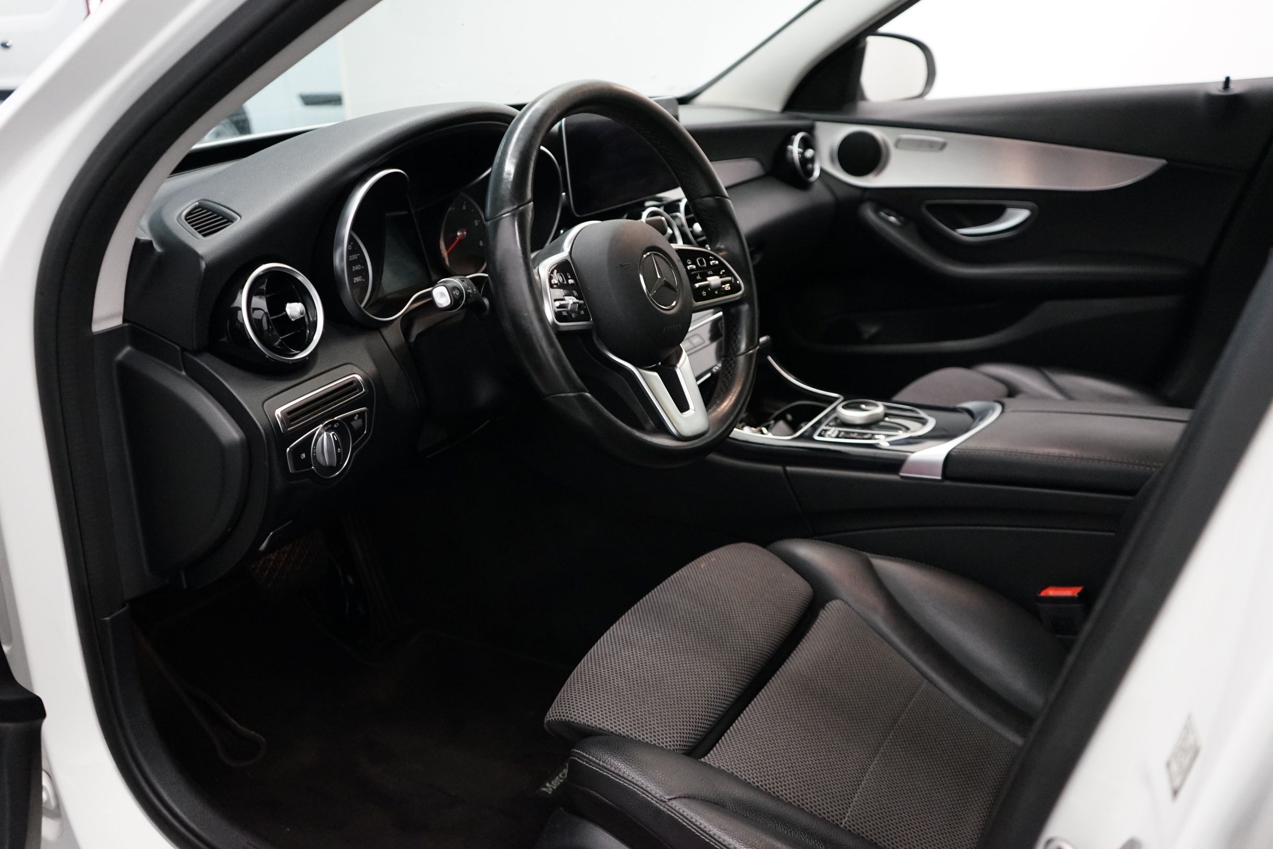 Mercedes-Benz C 2018, photo 6/19