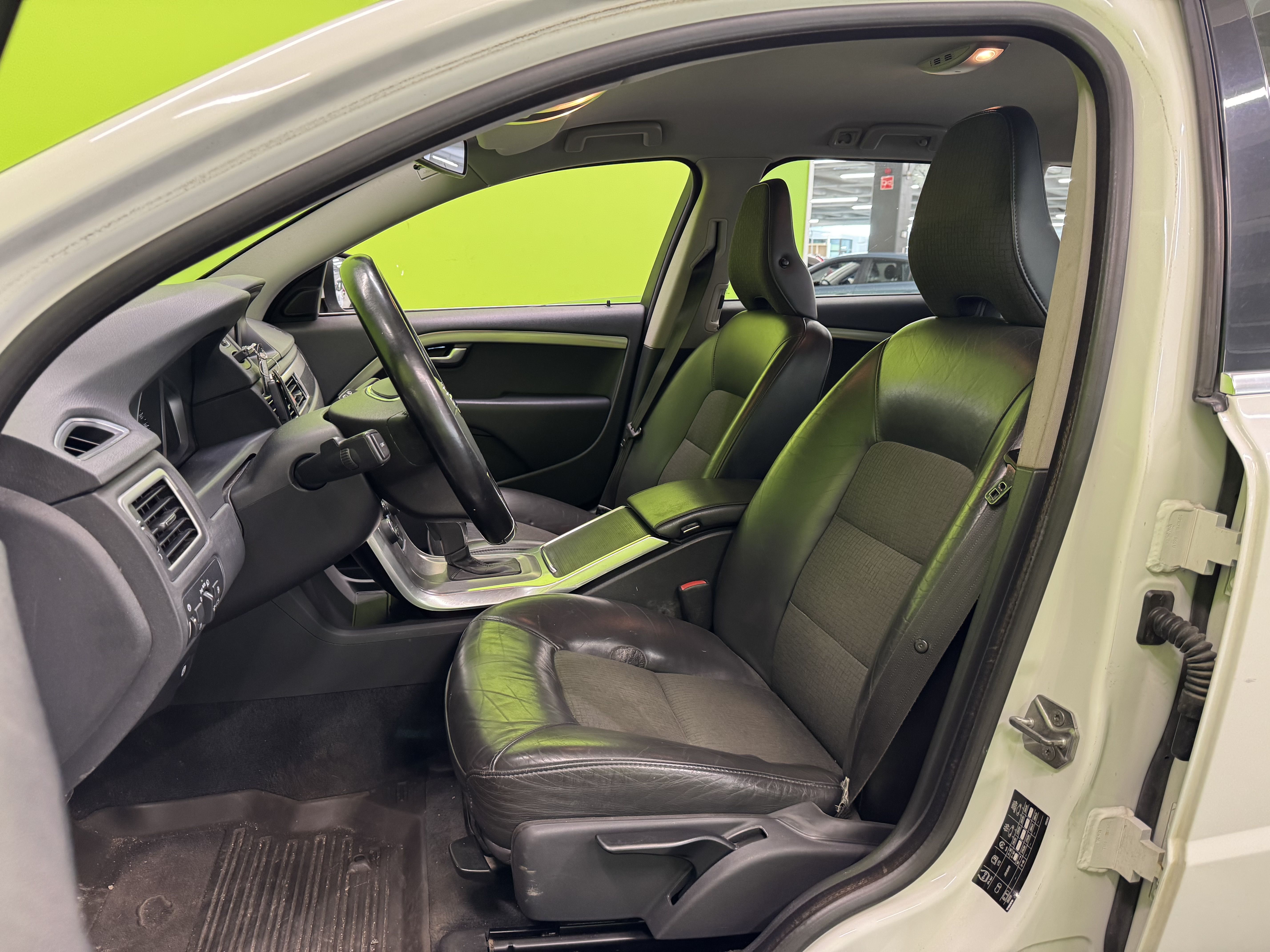 Volvo V70 D2 Momentum aut 2014, kuva 7/34