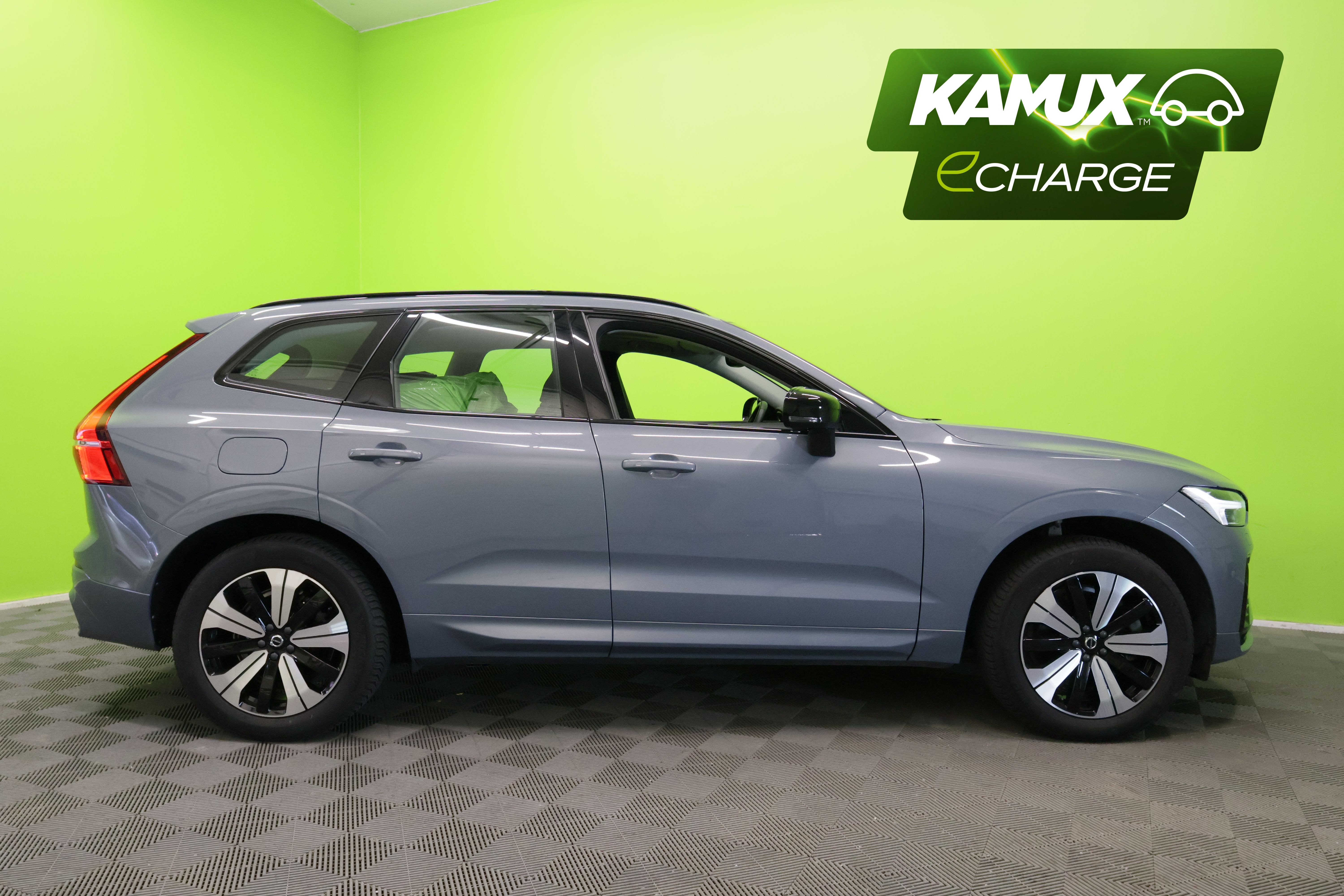 Volvo XC60 T6 AWD Plus Dark Plug-In 2023, photo 2/29