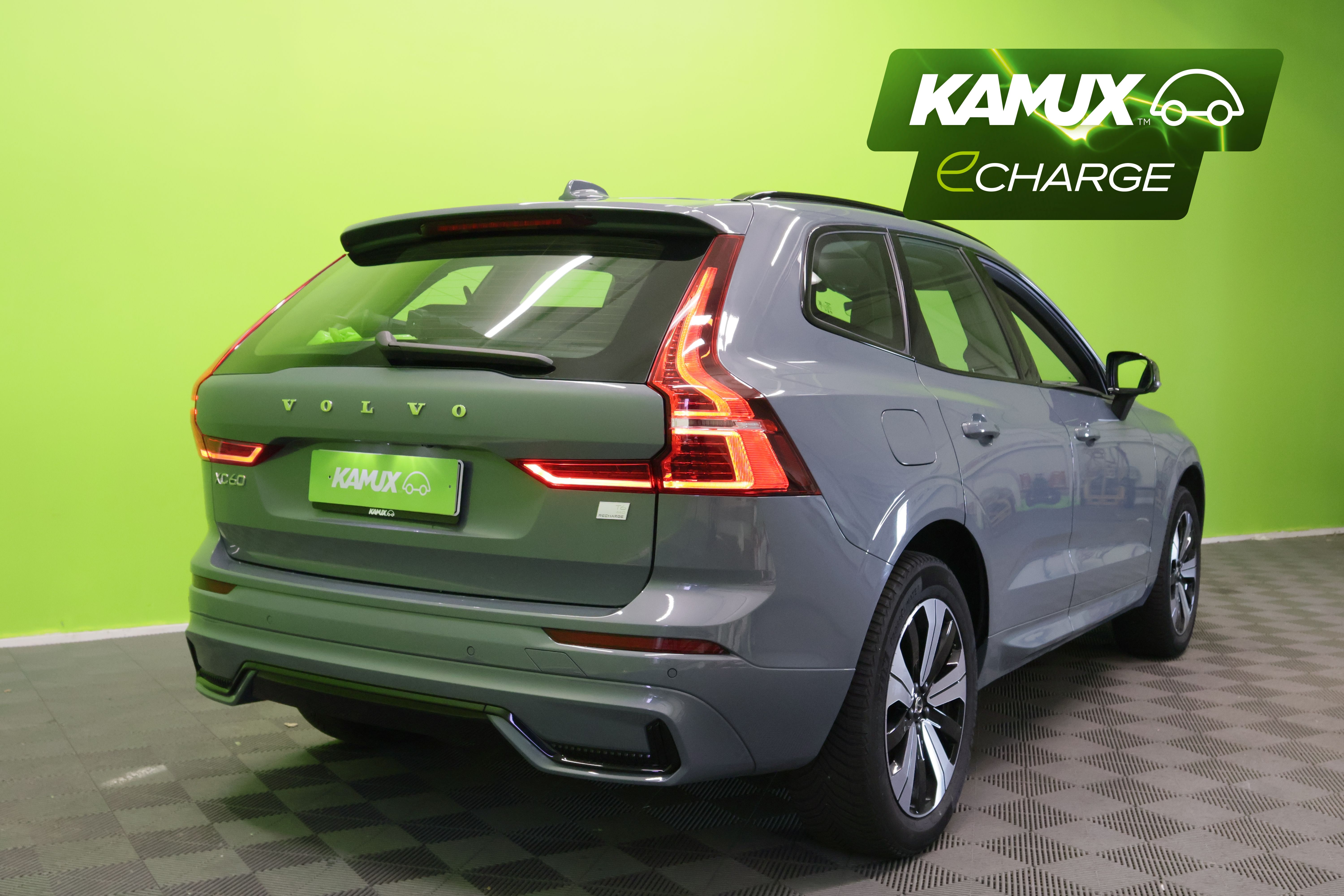 Volvo XC60 T6 AWD Plus Dark Plug-In 2023, photo 3/29