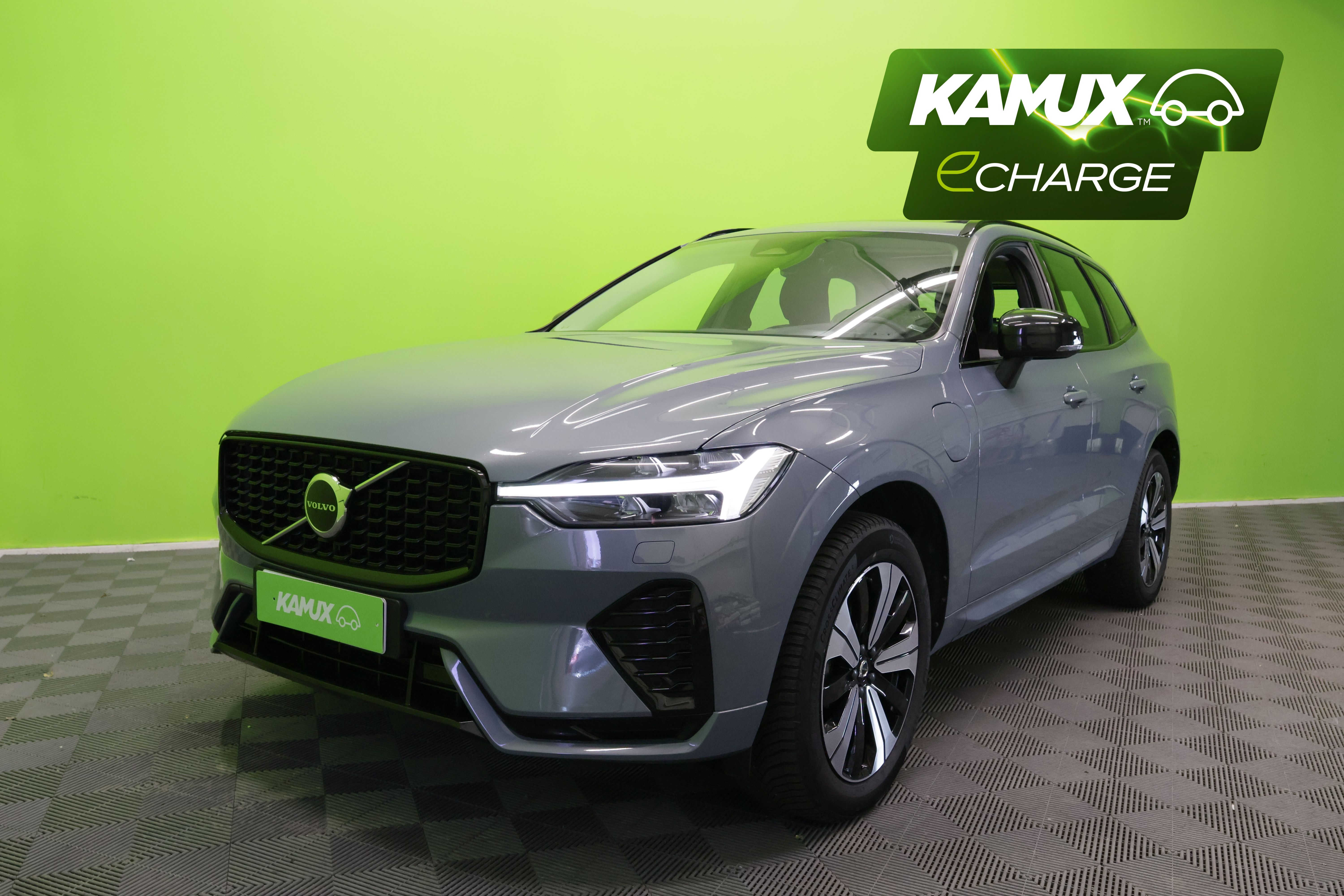 Volvo XC60 T6 AWD Plus Dark Plug-In 2023, photo 4/29