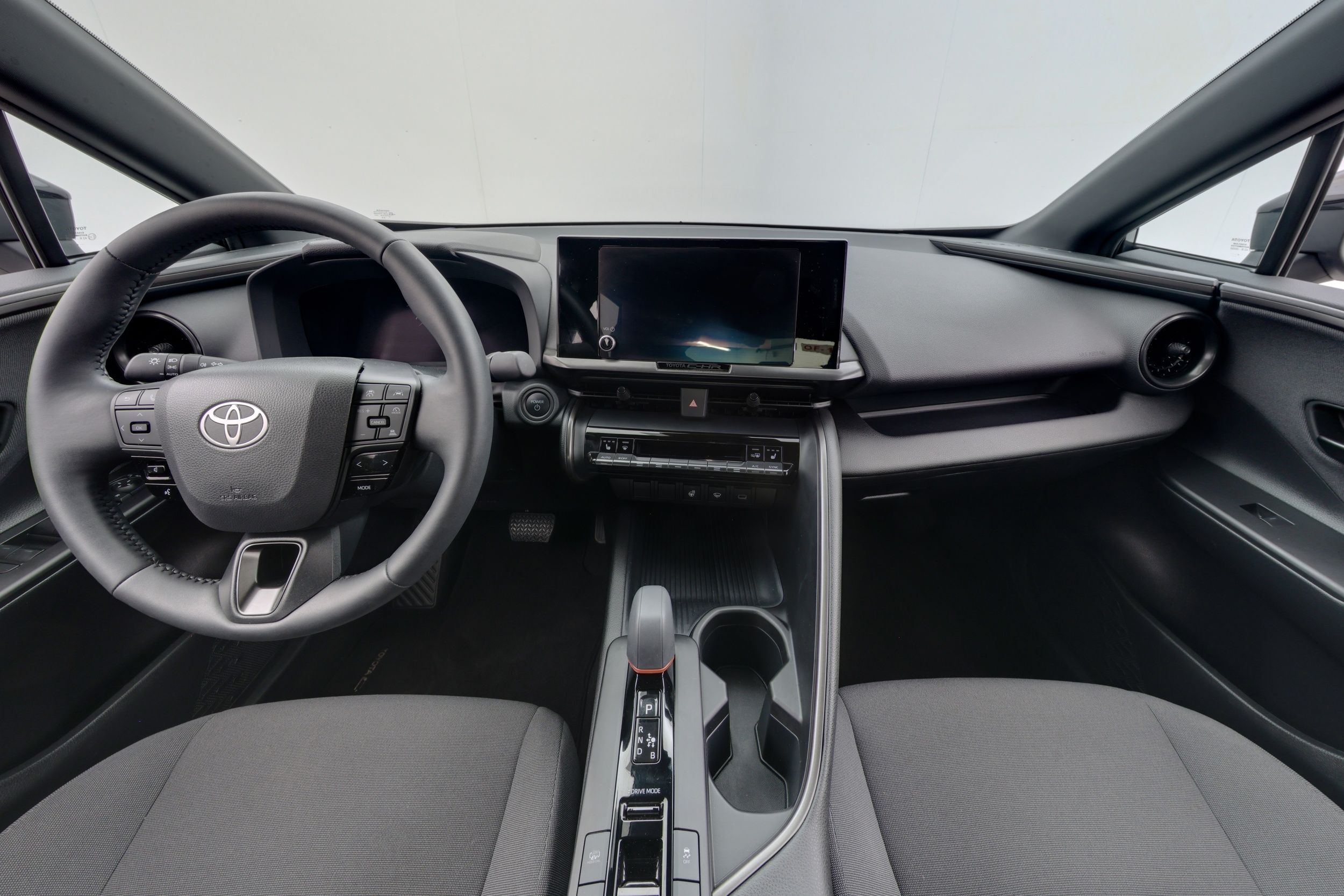 Toyota C-HR 2,0 Plug-in Hybrid 2025, kuva 7/24