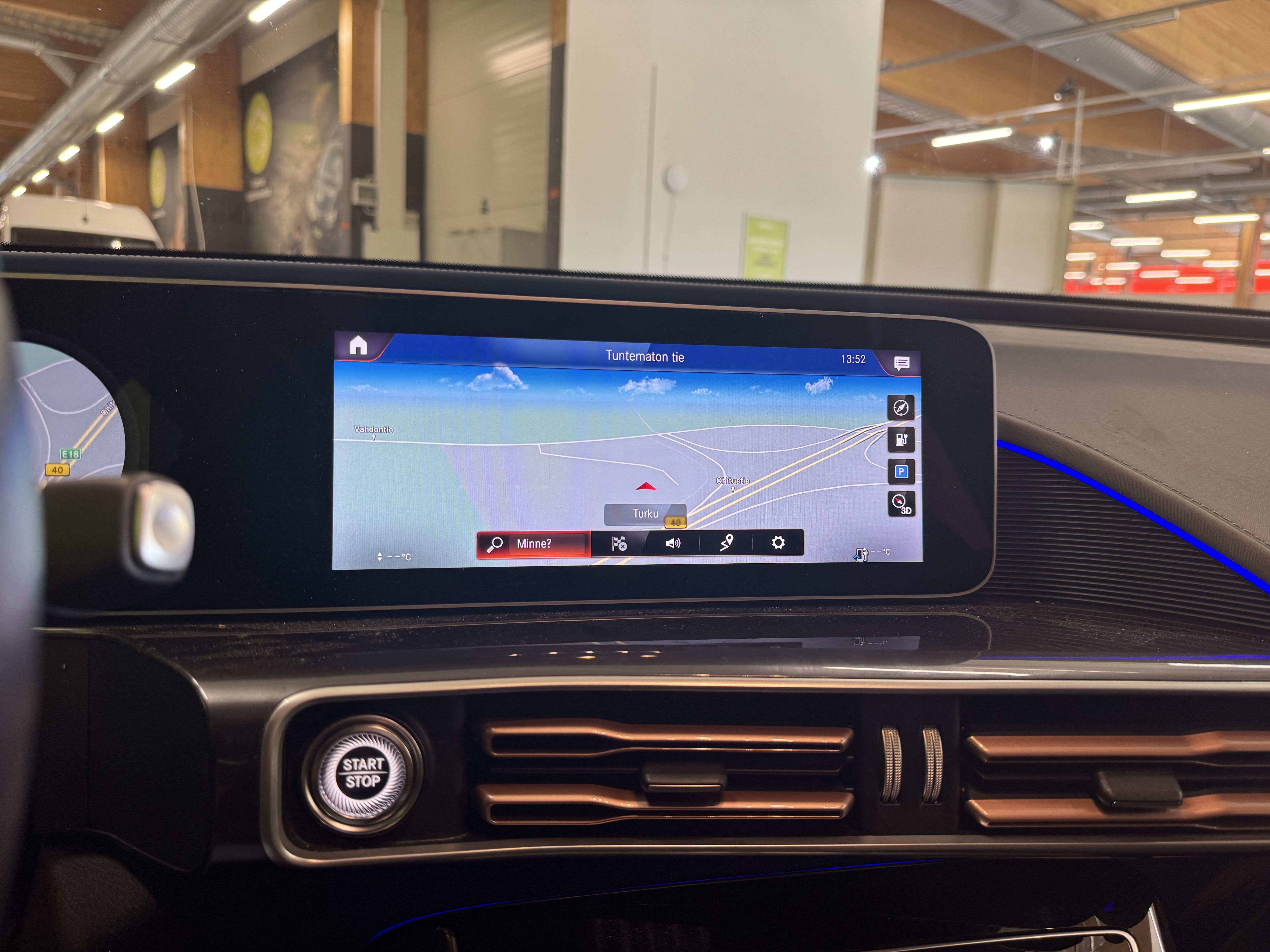 Mercedes-Benz EQC 2020, photo 4/9