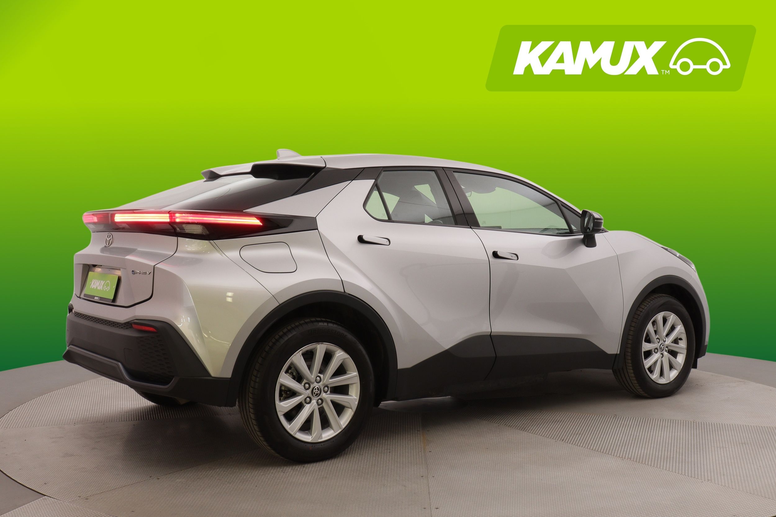 Toyota C-HR 2,0 Plug-in Hybrid 2025, photo 2/26