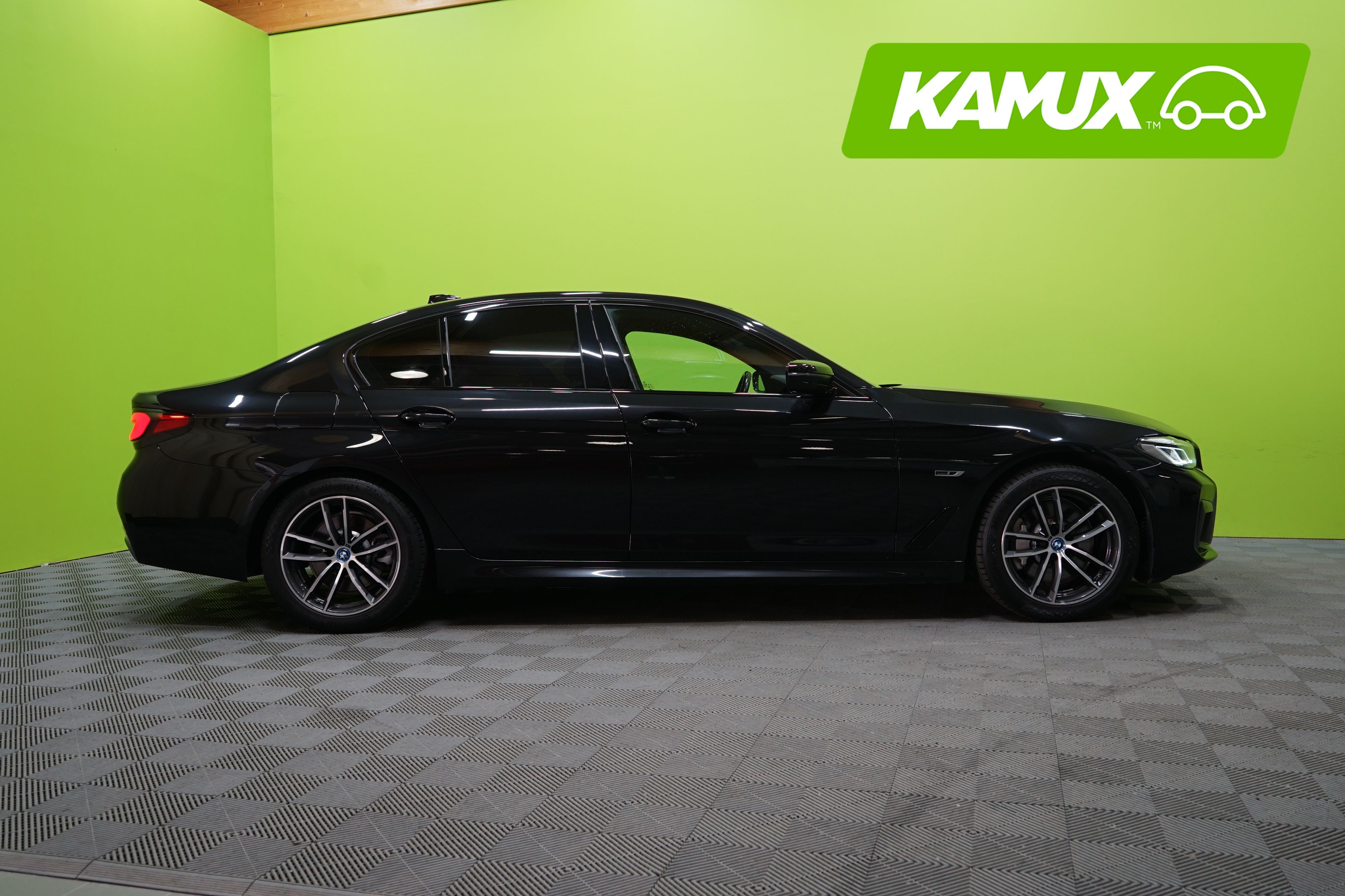 BMW 530 G30 Sedan 530e xDrive M-Sport 2023, kuva 2/19