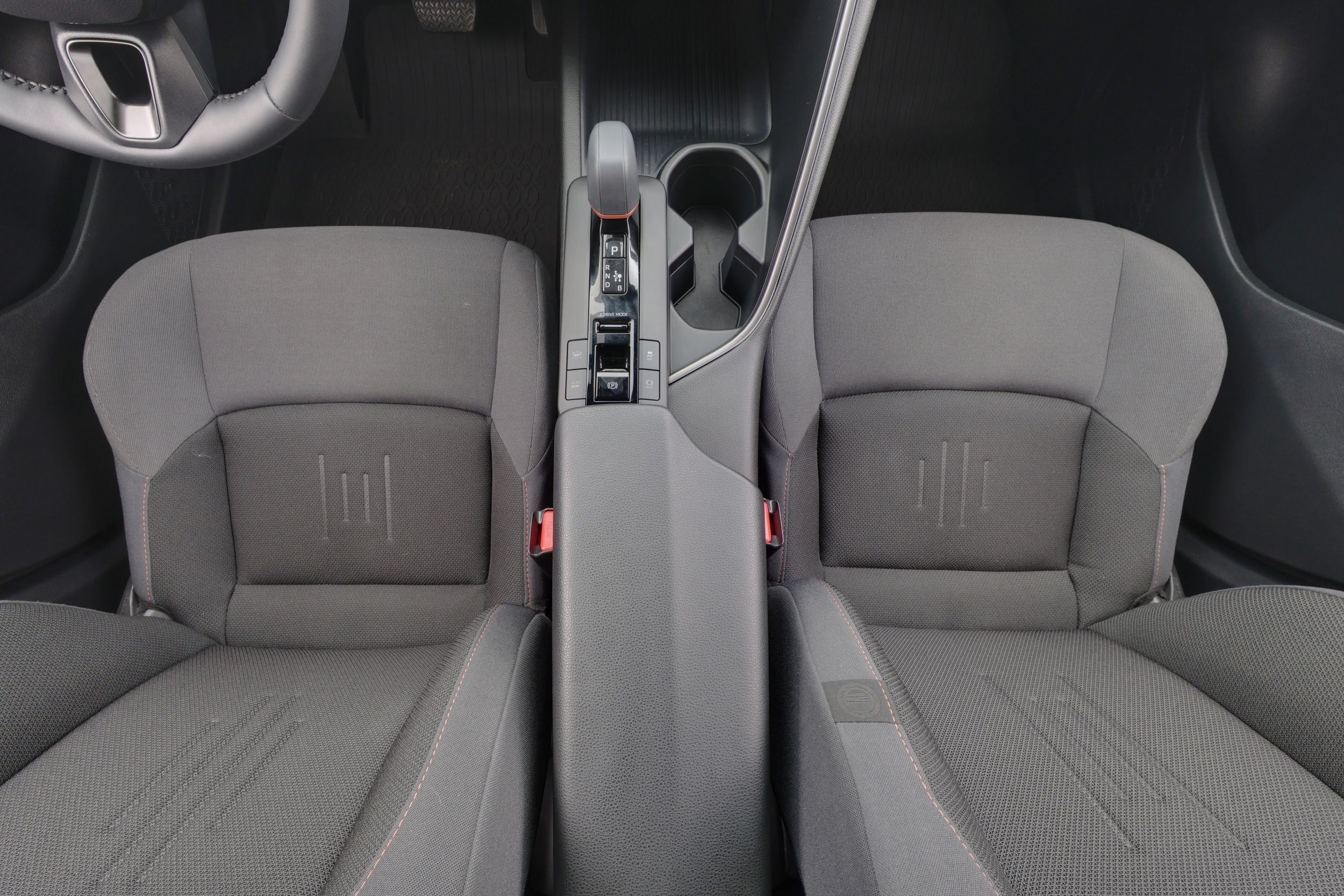 Toyota C-HR 2,0 Plug-in Hybrid Intense 2025, bild 6/25