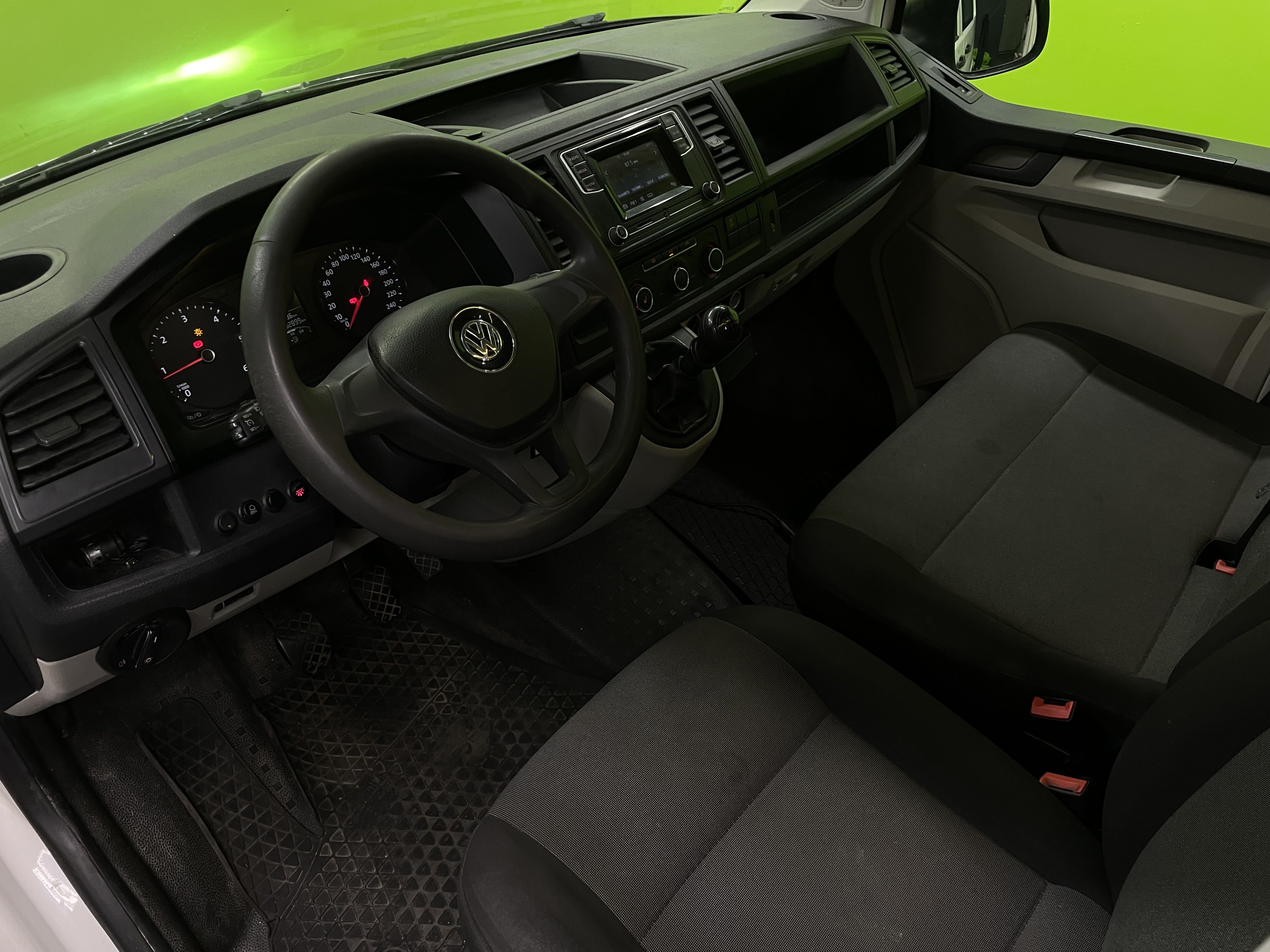 Volkswagen Transporter 2016, kuva 7/14
