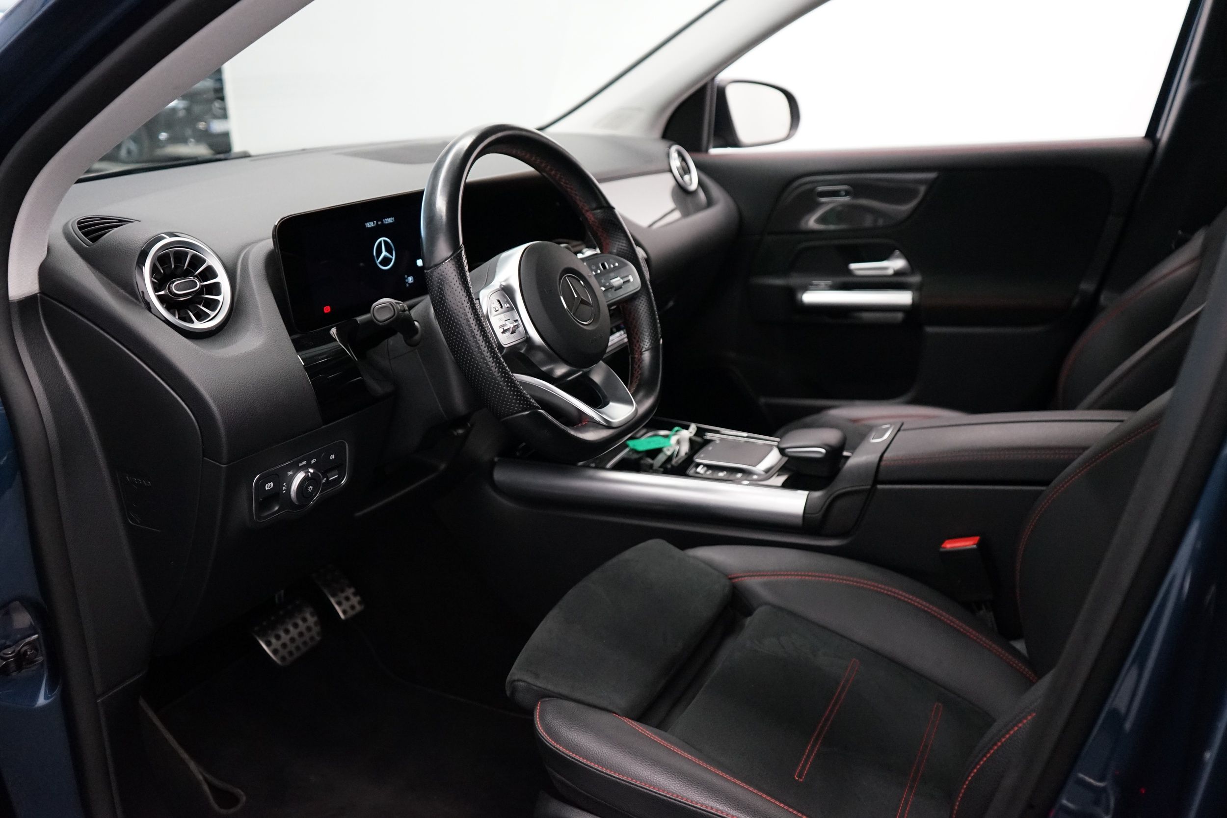 Mercedes-Benz GLA 2023, photo 6/18