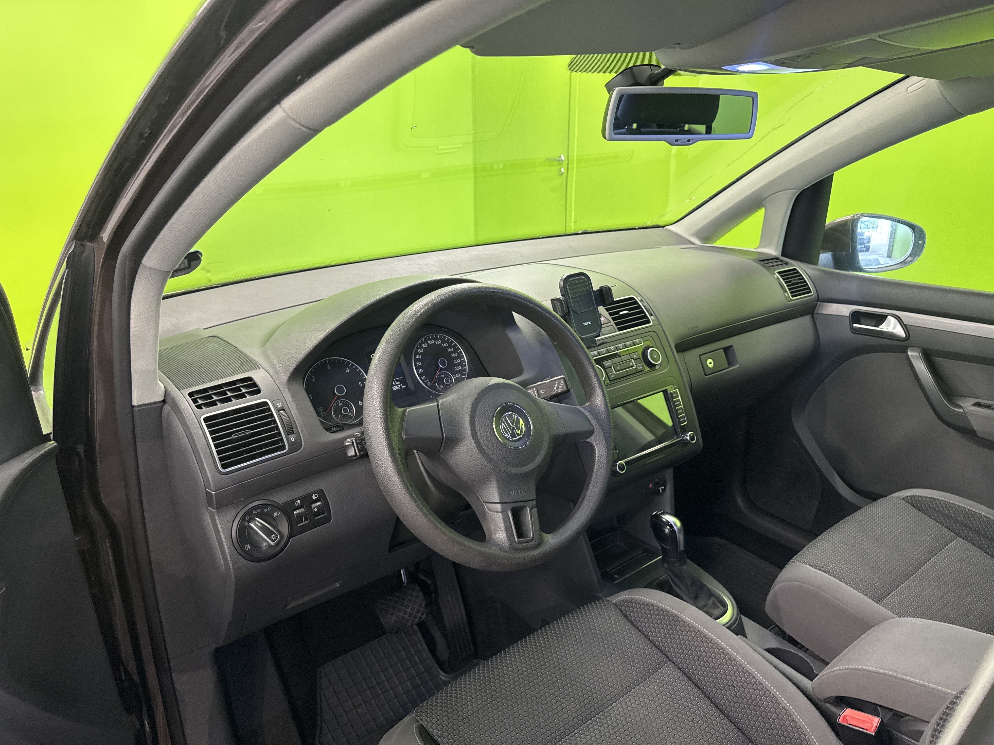 Volkswagen Touran 2011, photo 7/41