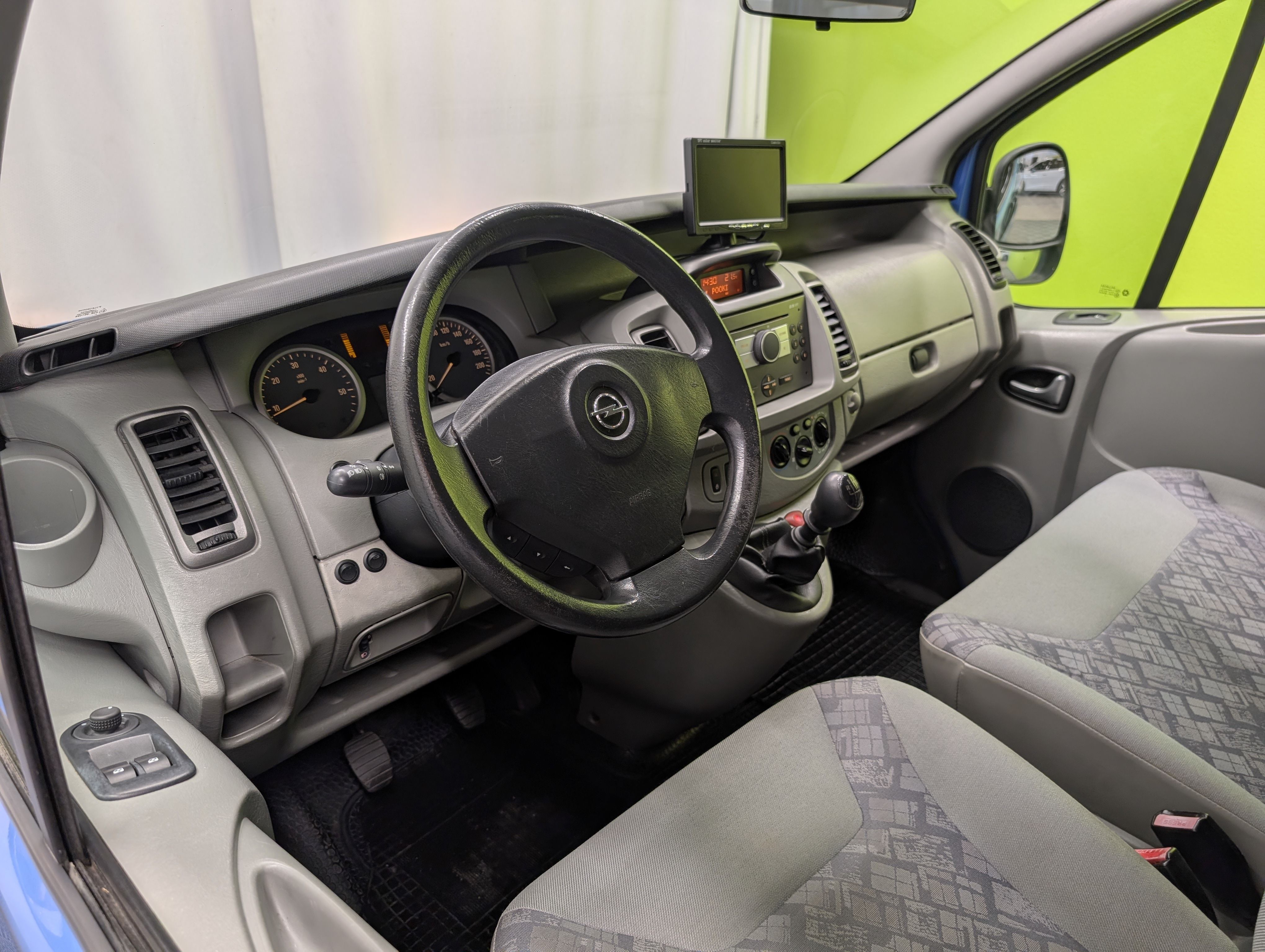 Opel Vivaro Van L2H2 2,0 CDTI 84kW MT6 2010, photo 6/16