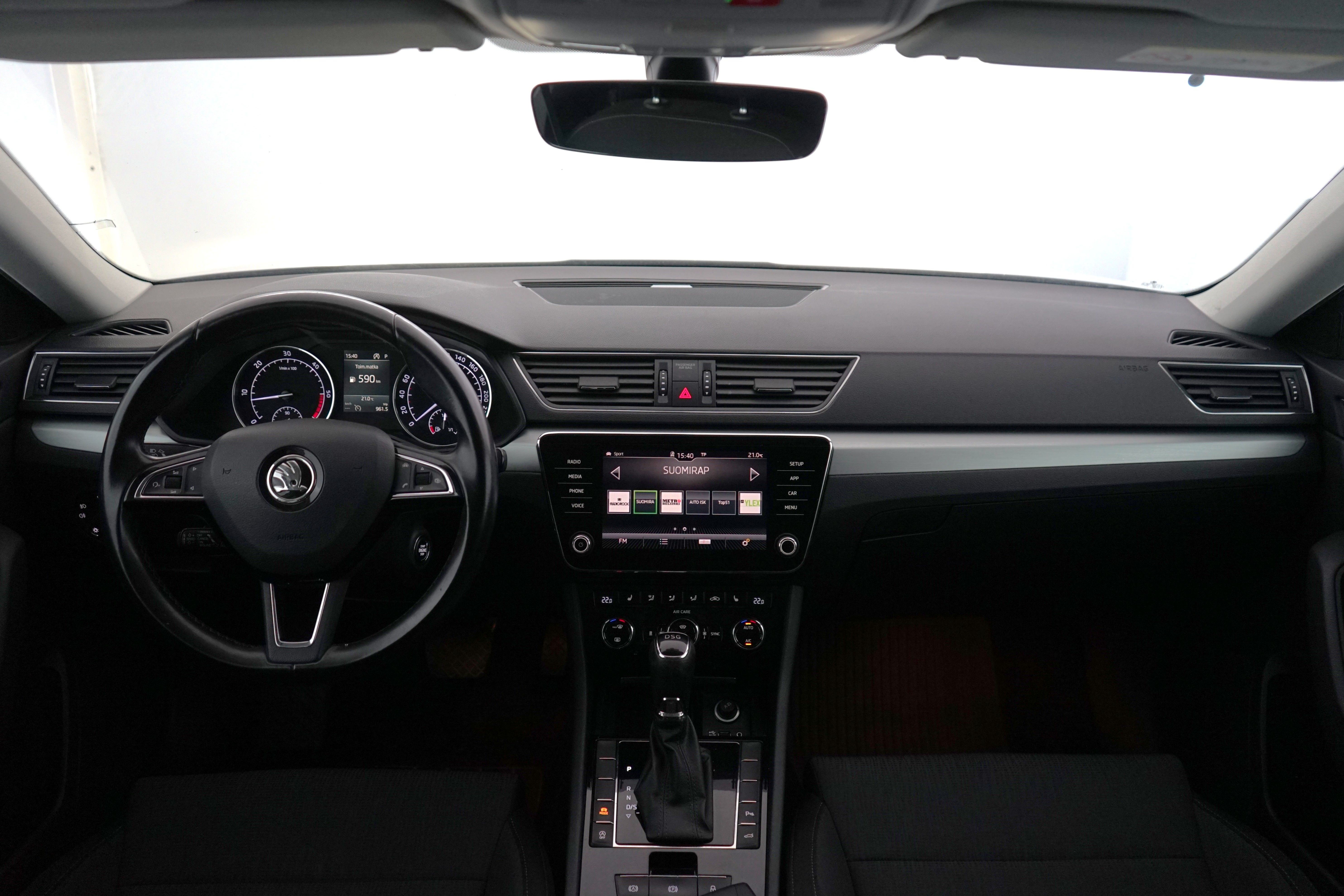 Skoda Superb 2017, photo 6/20