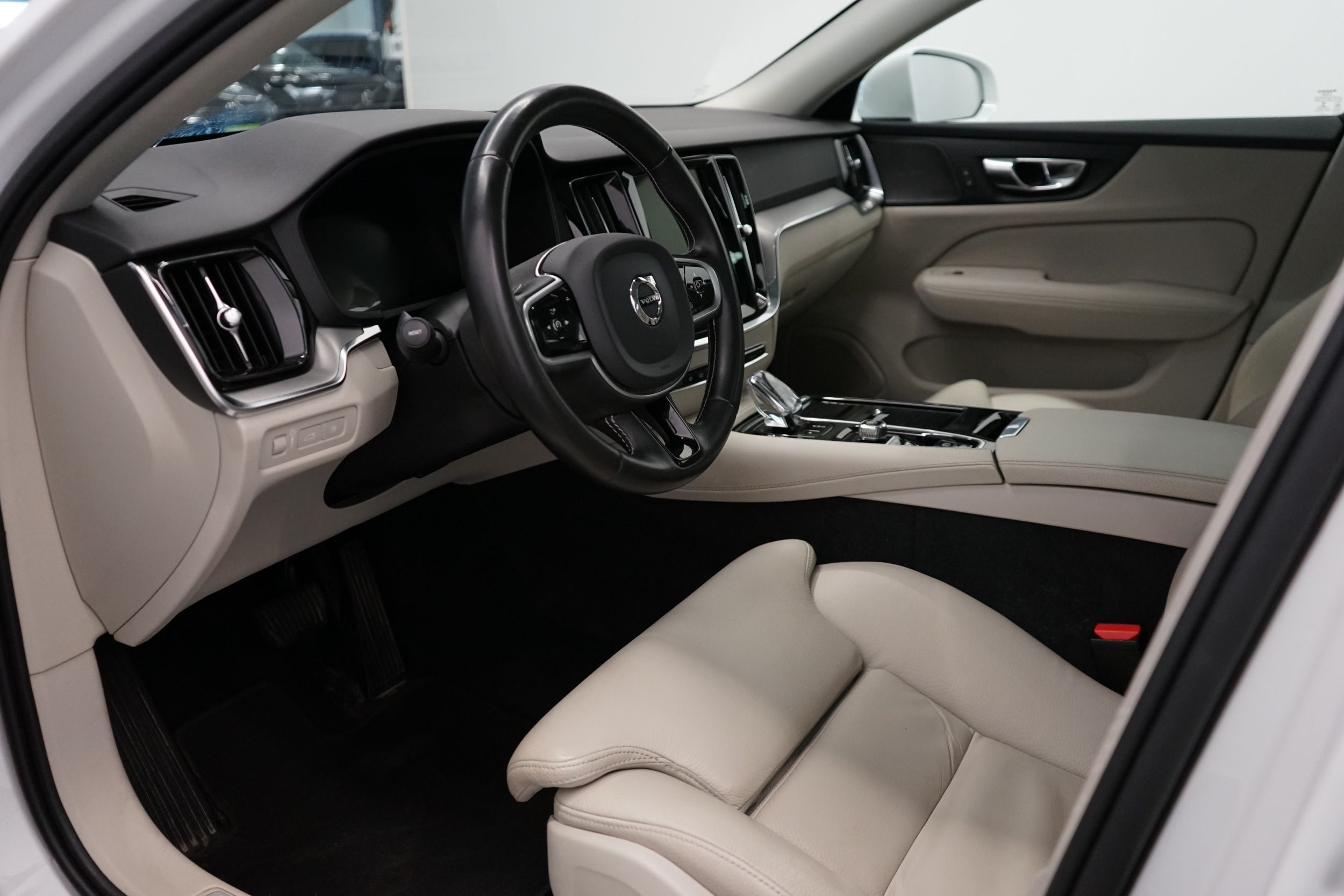 Volvo V60 2020, kuva 6/20