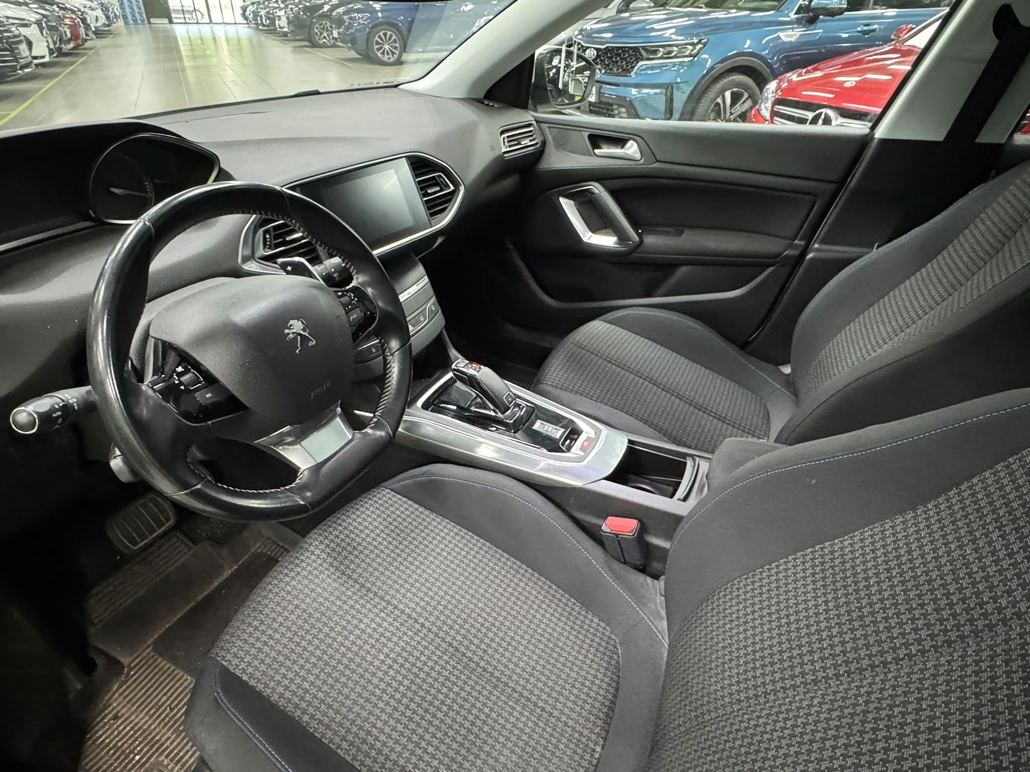 Peugeot 308 2020, kuva 3/7